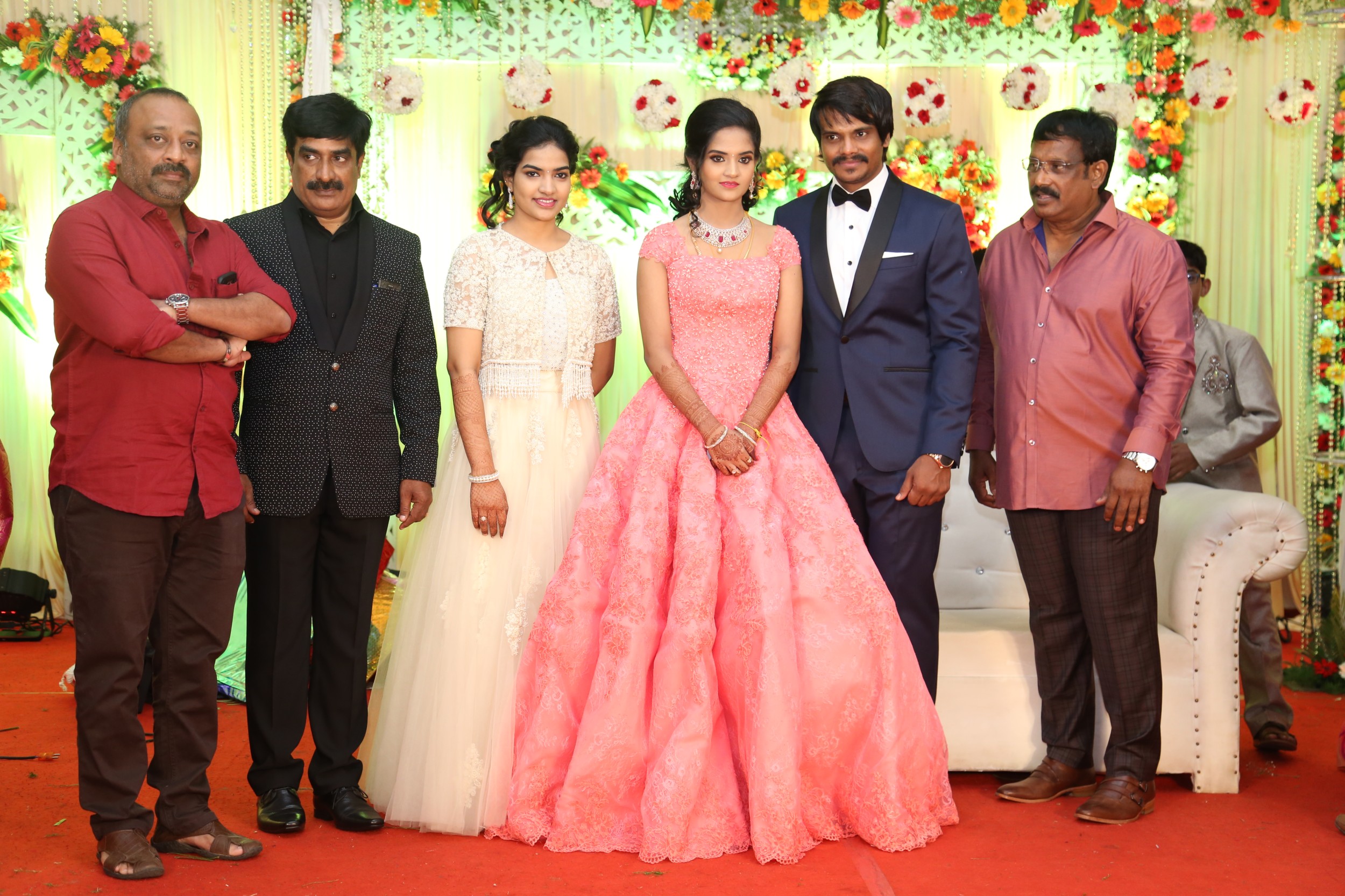 நடிகர் - தயாரிப்பாளர் இசக்கி கிஷோரின் திருமண வரவேற்பு ஆல்பம்..! நடிகர் - தயாரிப்பாளர் இசக்கி கிஷோரின் திருமண வரவேற்பு ஆல்பம்..!