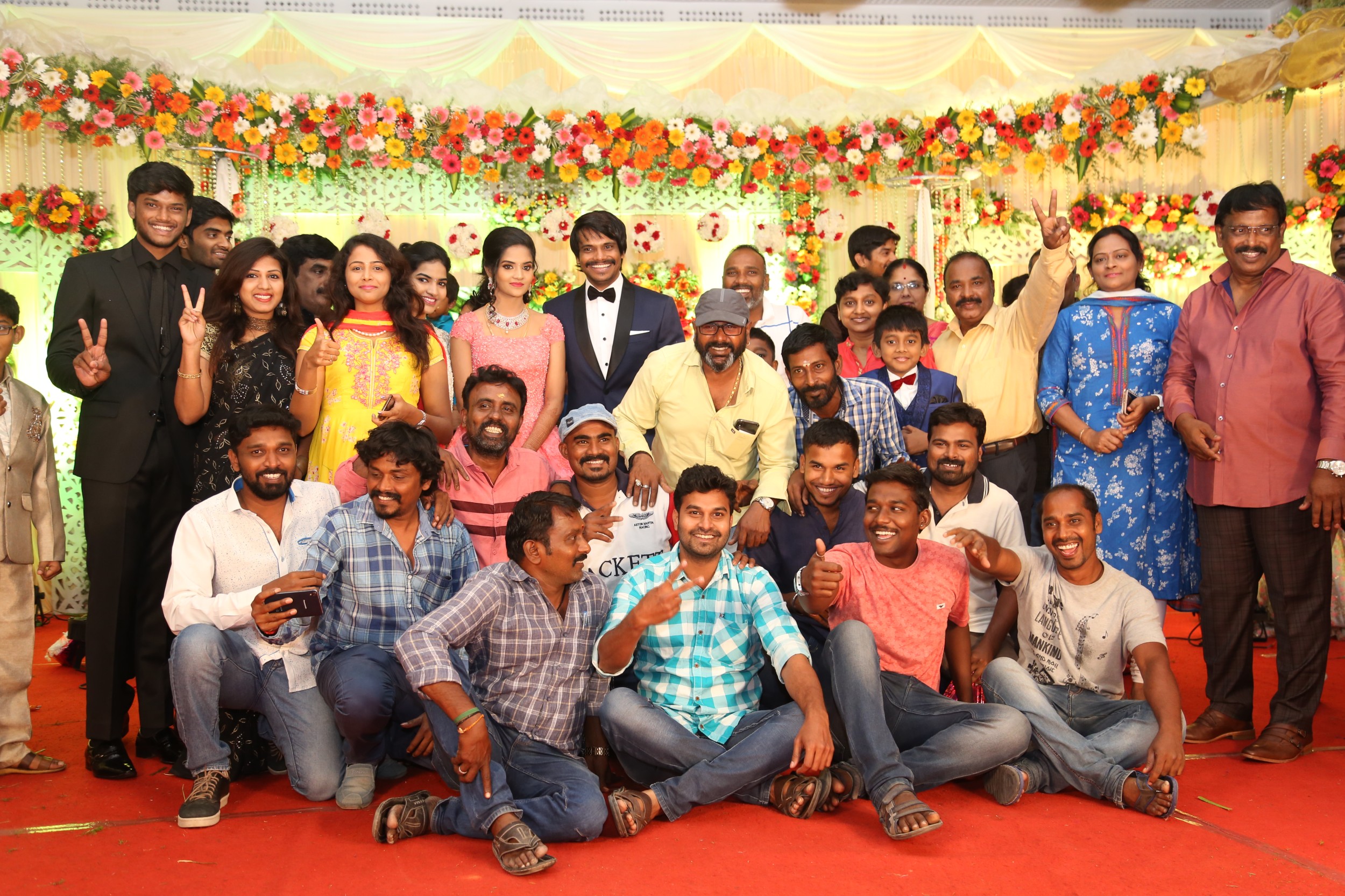 நடிகர் - தயாரிப்பாளர் இசக்கி கிஷோரின் திருமண வரவேற்பு ஆல்பம்..! நடிகர் - தயாரிப்பாளர் இசக்கி கிஷோரின் திருமண வரவேற்பு ஆல்பம்..!