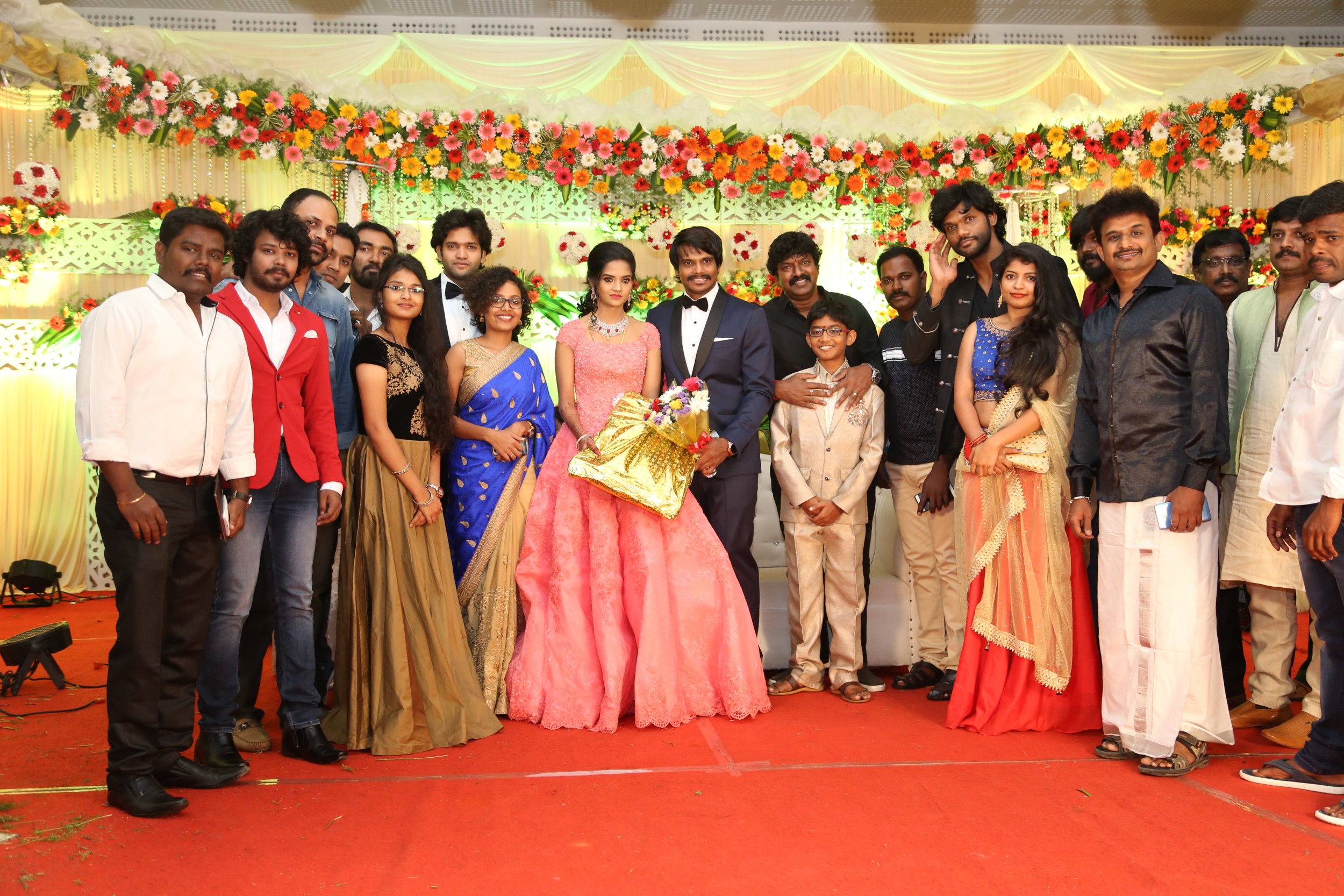 நடிகர் - தயாரிப்பாளர் இசக்கி கிஷோரின் திருமண வரவேற்பு ஆல்பம்..! நடிகர் - தயாரிப்பாளர் இசக்கி கிஷோரின் திருமண வரவேற்பு ஆல்பம்..!