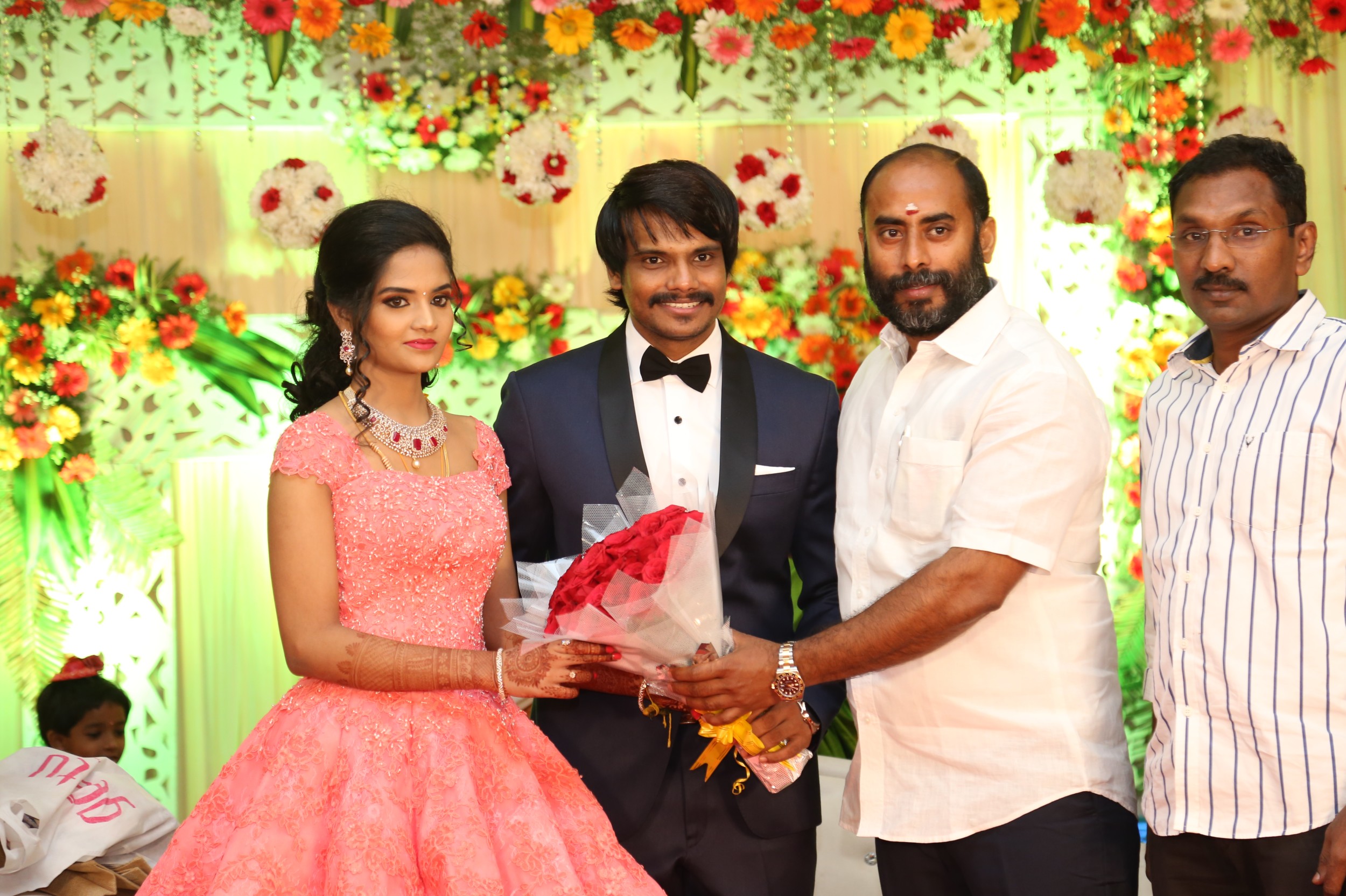 நடிகர் - தயாரிப்பாளர் இசக்கி கிஷோரின் திருமண வரவேற்பு ஆல்பம்..! நடிகர் - தயாரிப்பாளர் இசக்கி கிஷோரின் திருமண வரவேற்பு ஆல்பம்..!