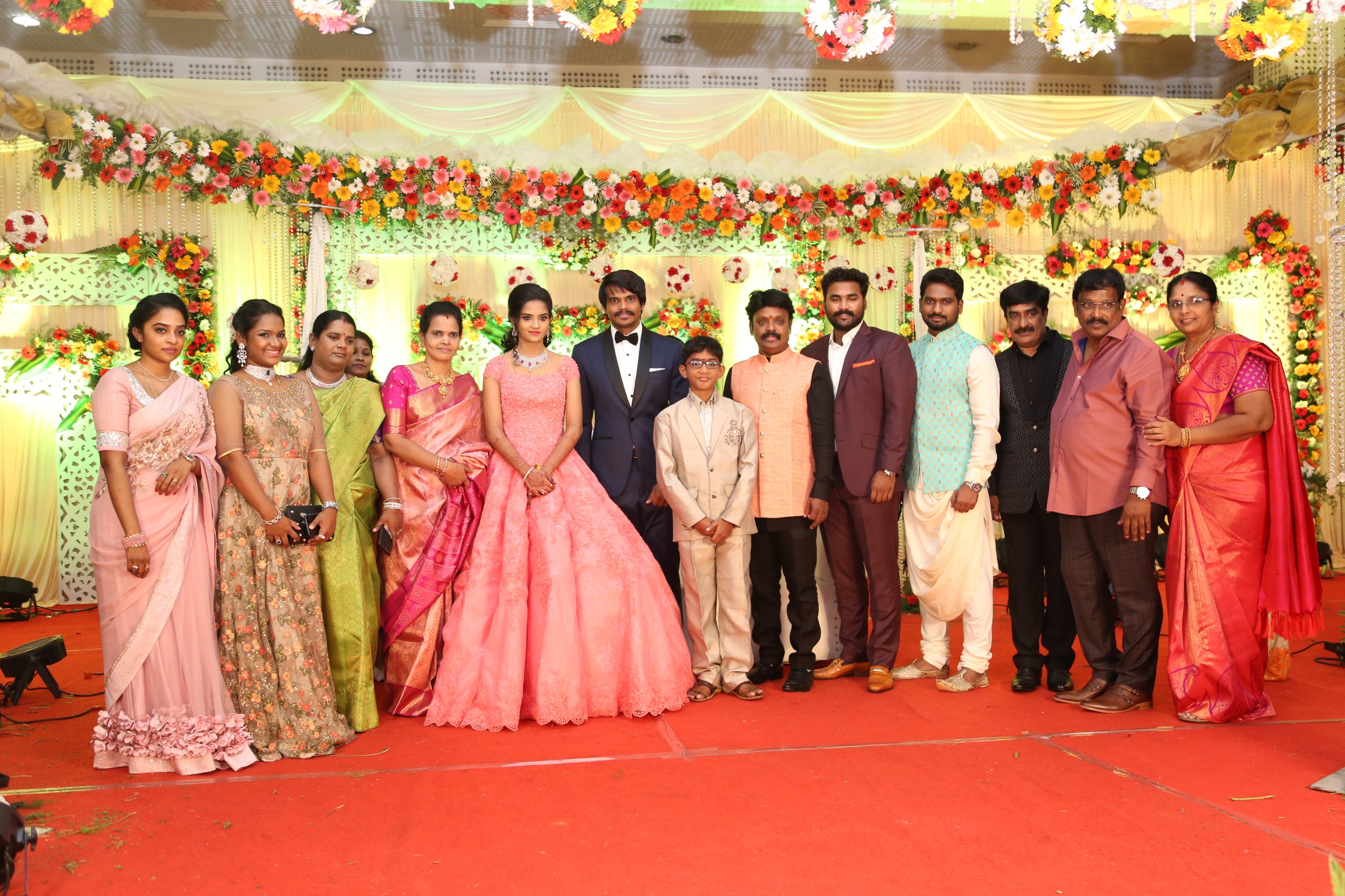 நடிகர் - தயாரிப்பாளர் இசக்கி கிஷோரின் திருமண வரவேற்பு ஆல்பம்..! நடிகர் - தயாரிப்பாளர் இசக்கி கிஷோரின் திருமண வரவேற்பு ஆல்பம்..!