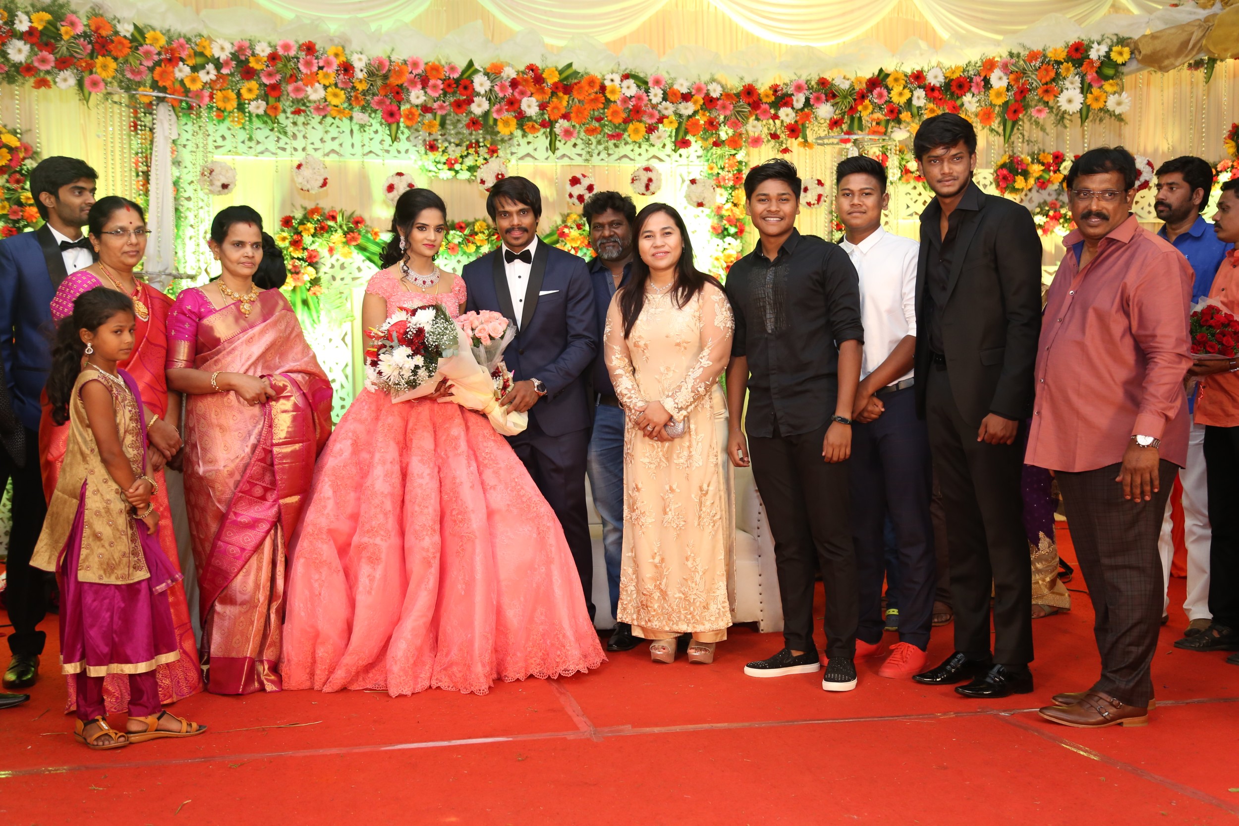 நடிகர் - தயாரிப்பாளர் இசக்கி கிஷோரின் திருமண வரவேற்பு ஆல்பம்..! நடிகர் - தயாரிப்பாளர் இசக்கி கிஷோரின் திருமண வரவேற்பு ஆல்பம்..!