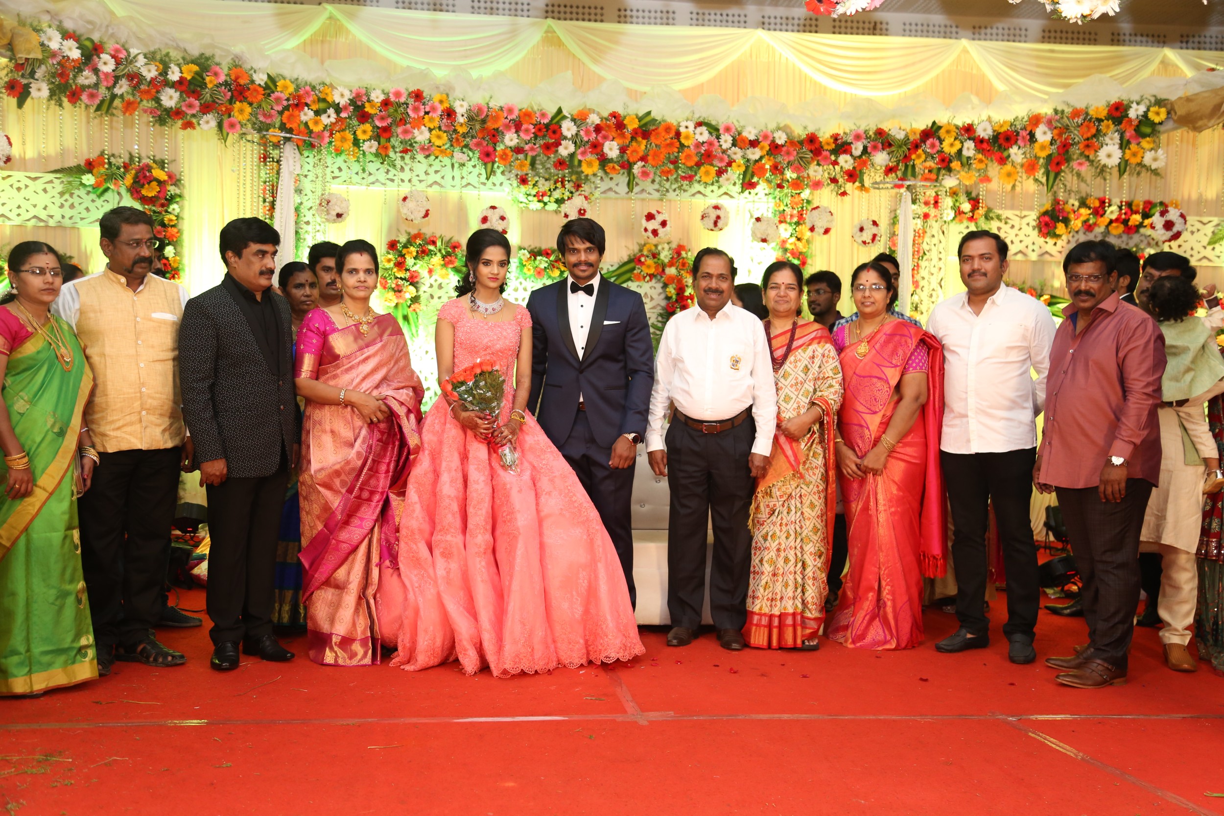 நடிகர் - தயாரிப்பாளர் இசக்கி கிஷோரின் திருமண வரவேற்பு ஆல்பம்..! நடிகர் - தயாரிப்பாளர் இசக்கி கிஷோரின் திருமண வரவேற்பு ஆல்பம்..!
