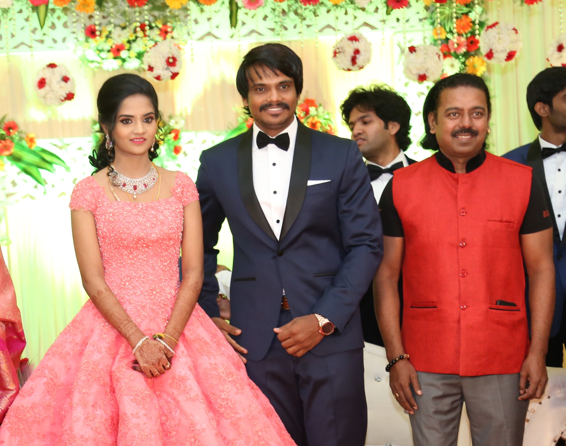 நடிகர் - தயாரிப்பாளர் இசக்கி கிஷோரின் திருமண வரவேற்பு ஆல்பம்..! நடிகர் - தயாரிப்பாளர் இசக்கி கிஷோரின் திருமண வரவேற்பு ஆல்பம்..!