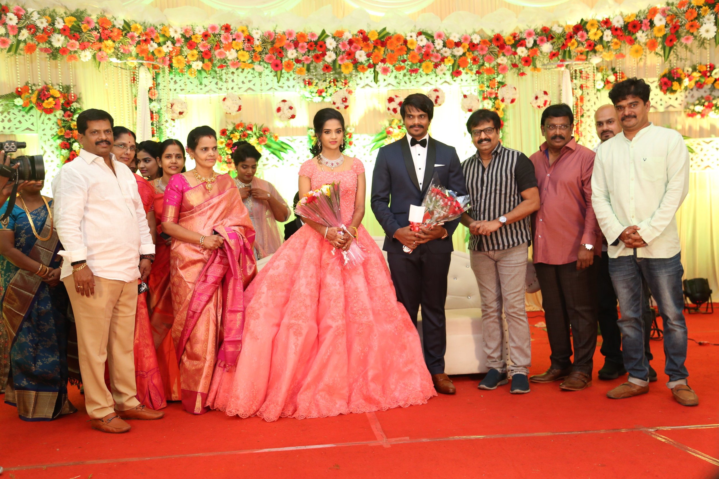 நடிகர் - தயாரிப்பாளர் இசக்கி கிஷோரின் திருமண வரவேற்பு ஆல்பம்..! நடிகர் - தயாரிப்பாளர் இசக்கி கிஷோரின் திருமண வரவேற்பு ஆல்பம்..!