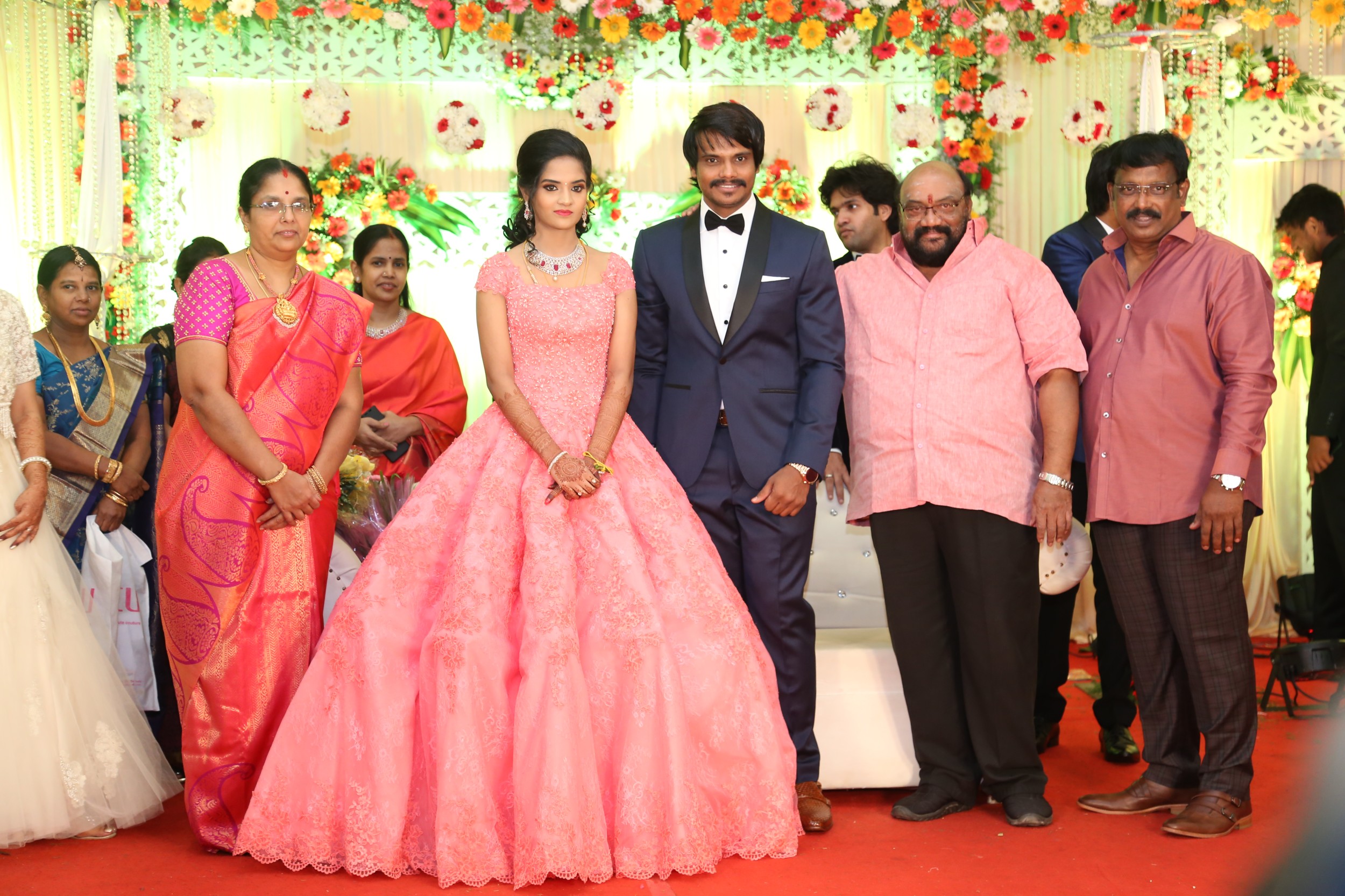 நடிகர் - தயாரிப்பாளர் இசக்கி கிஷோரின் திருமண வரவேற்பு ஆல்பம்..! நடிகர் - தயாரிப்பாளர் இசக்கி கிஷோரின் திருமண வரவேற்பு ஆல்பம்..!