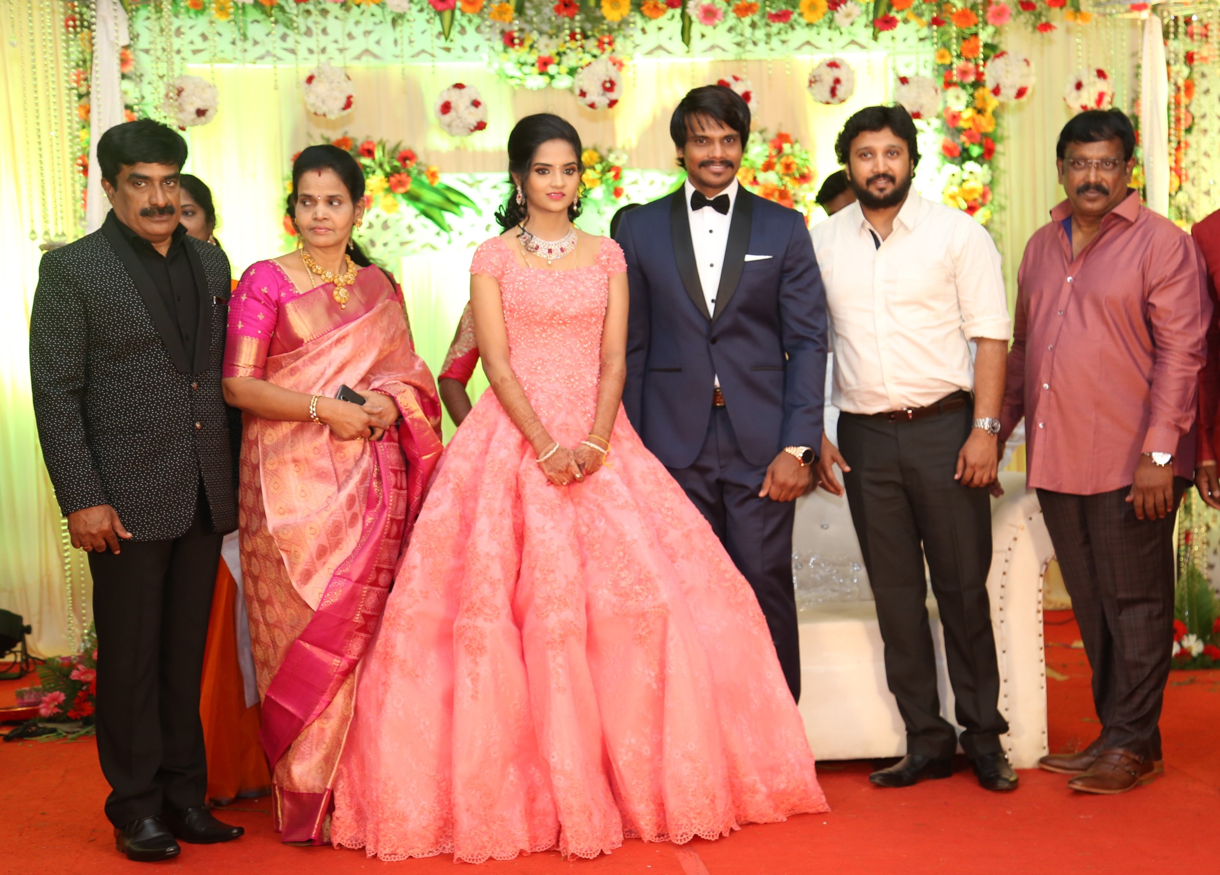 நடிகர் - தயாரிப்பாளர் இசக்கி கிஷோரின் திருமண வரவேற்பு ஆல்பம்..! நடிகர் - தயாரிப்பாளர் இசக்கி கிஷோரின் திருமண வரவேற்பு ஆல்பம்..!