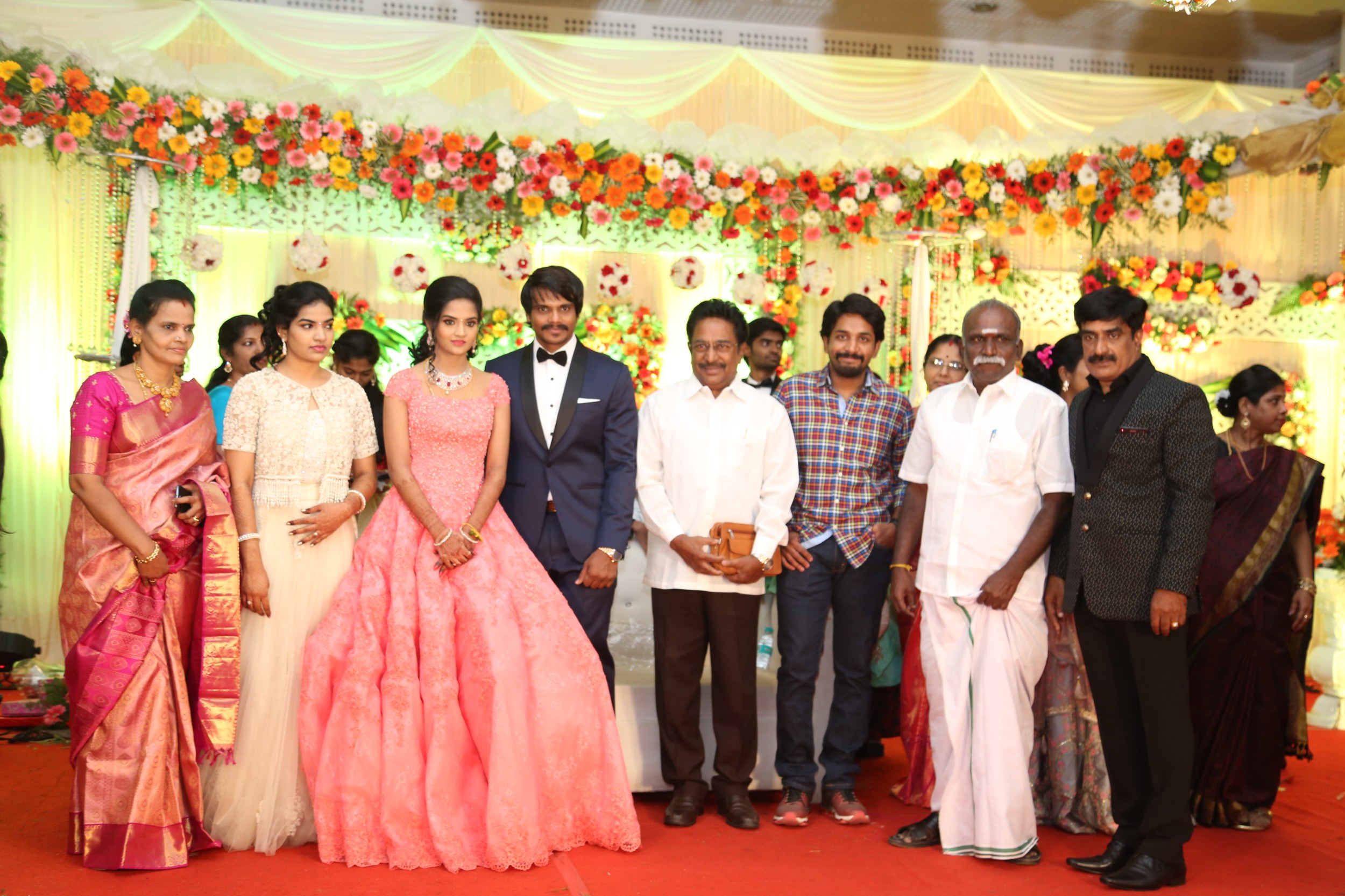 நடிகர் - தயாரிப்பாளர் இசக்கி கிஷோரின் திருமண வரவேற்பு ஆல்பம்..! நடிகர் - தயாரிப்பாளர் இசக்கி கிஷோரின் திருமண வரவேற்பு ஆல்பம்..!