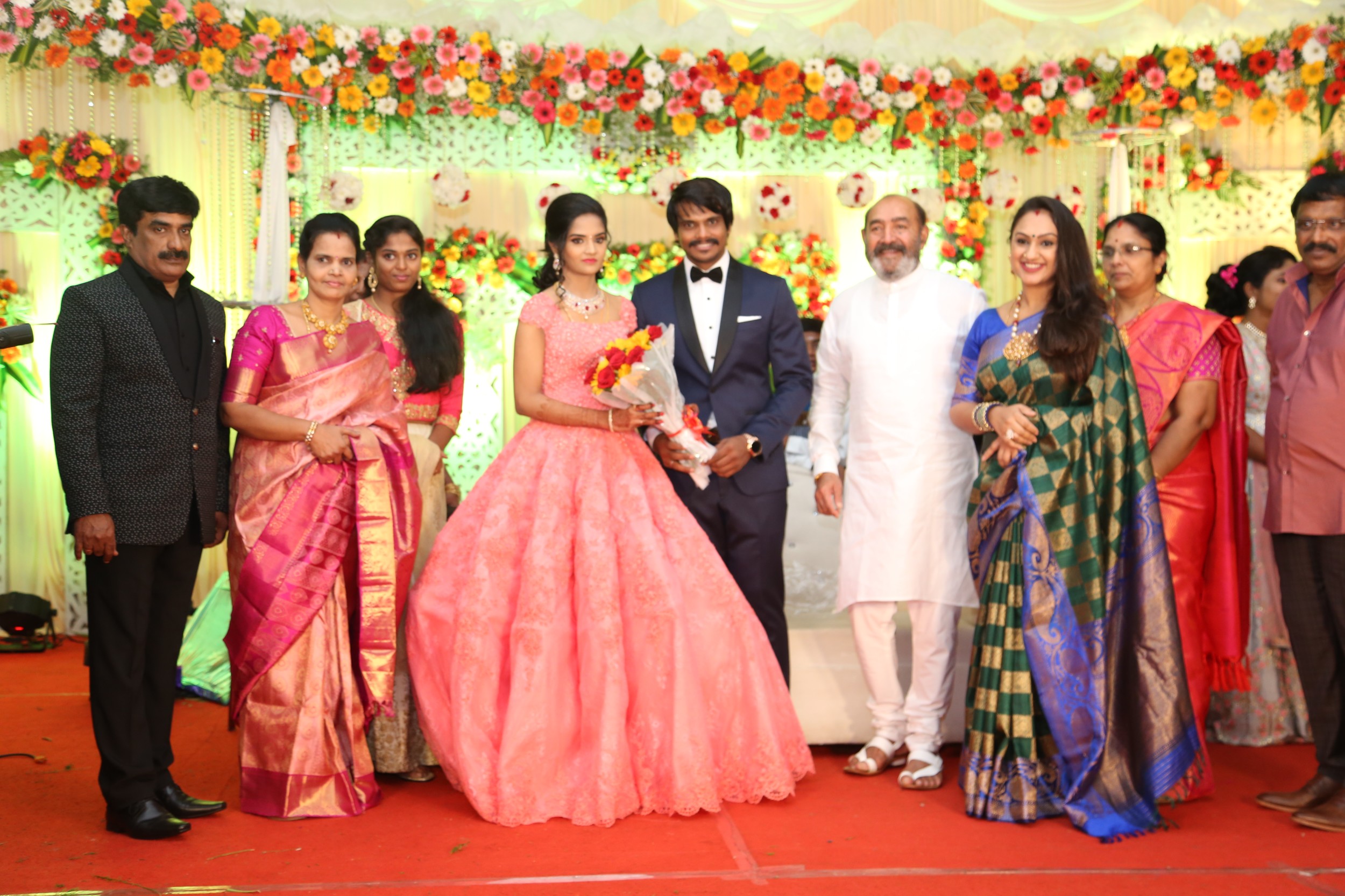 நடிகர் - தயாரிப்பாளர் இசக்கி கிஷோரின் திருமண வரவேற்பு ஆல்பம்..! நடிகர் - தயாரிப்பாளர் இசக்கி கிஷோரின் திருமண வரவேற்பு ஆல்பம்..!