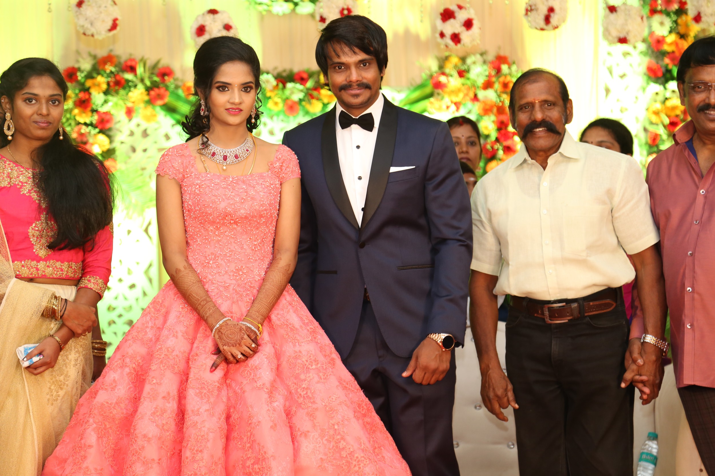 நடிகர் - தயாரிப்பாளர் இசக்கி கிஷோரின் திருமண வரவேற்பு ஆல்பம்..! நடிகர் - தயாரிப்பாளர் இசக்கி கிஷோரின் திருமண வரவேற்பு ஆல்பம்..!