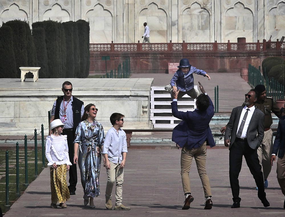 தாஜ்மஹால் ட்ரிப்... சபர்மதி விசிட்... கனடா பிரதமர் ஜஸ்டின் ட்ரூடேவின் இந்திய டூர்! - சிறப்பு புகைப்படத் தொகுப்பு