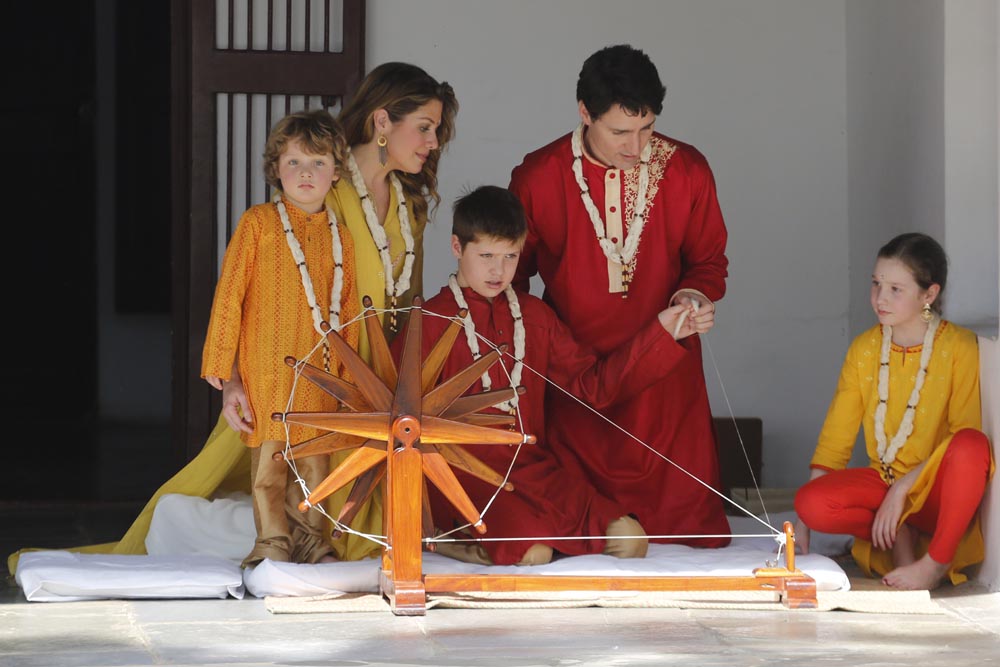 தாஜ்மஹால் ட்ரிப்... சபர்மதி விசிட்... கனடா பிரதமர் ஜஸ்டின் ட்ரூடேவின் இந்திய டூர்! - சிறப்பு புகைப்படத் தொகுப்பு