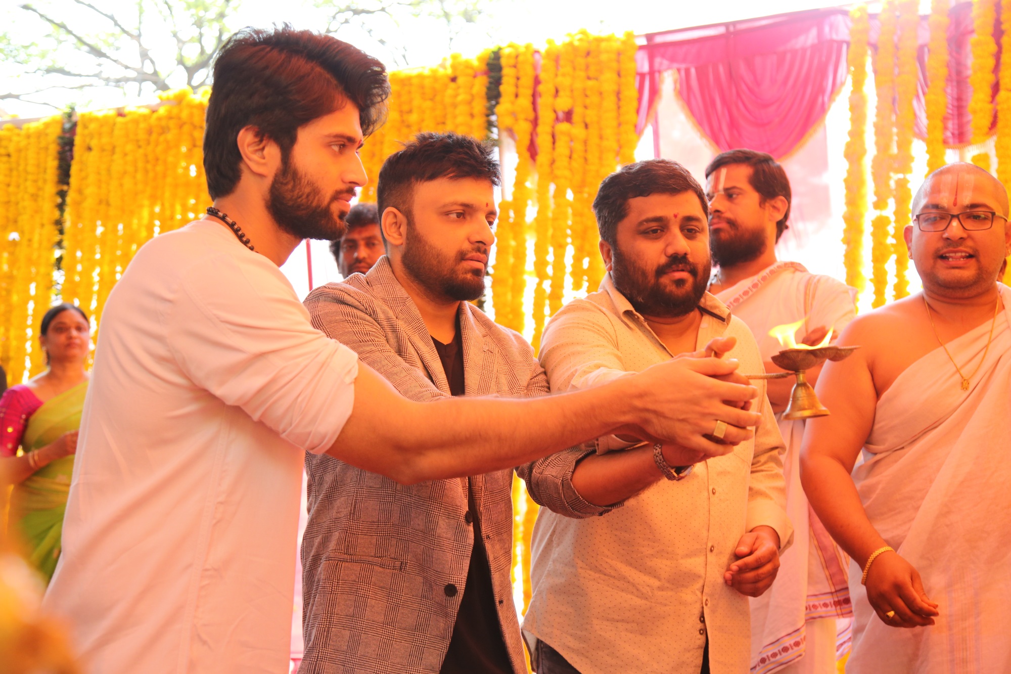 ’அர்ஜூன் ரெட்டி’ விஜய் தேவரகொண்டா நடிக்கும் புதிய தமிழ்ப்படத்தின் பூஜை..! ’அர்ஜூன் ரெட்டி’ விஜய் தேவரகொண்டா நடிக்கும் புதிய தமிழ்ப்படத்தின் பூஜை..!