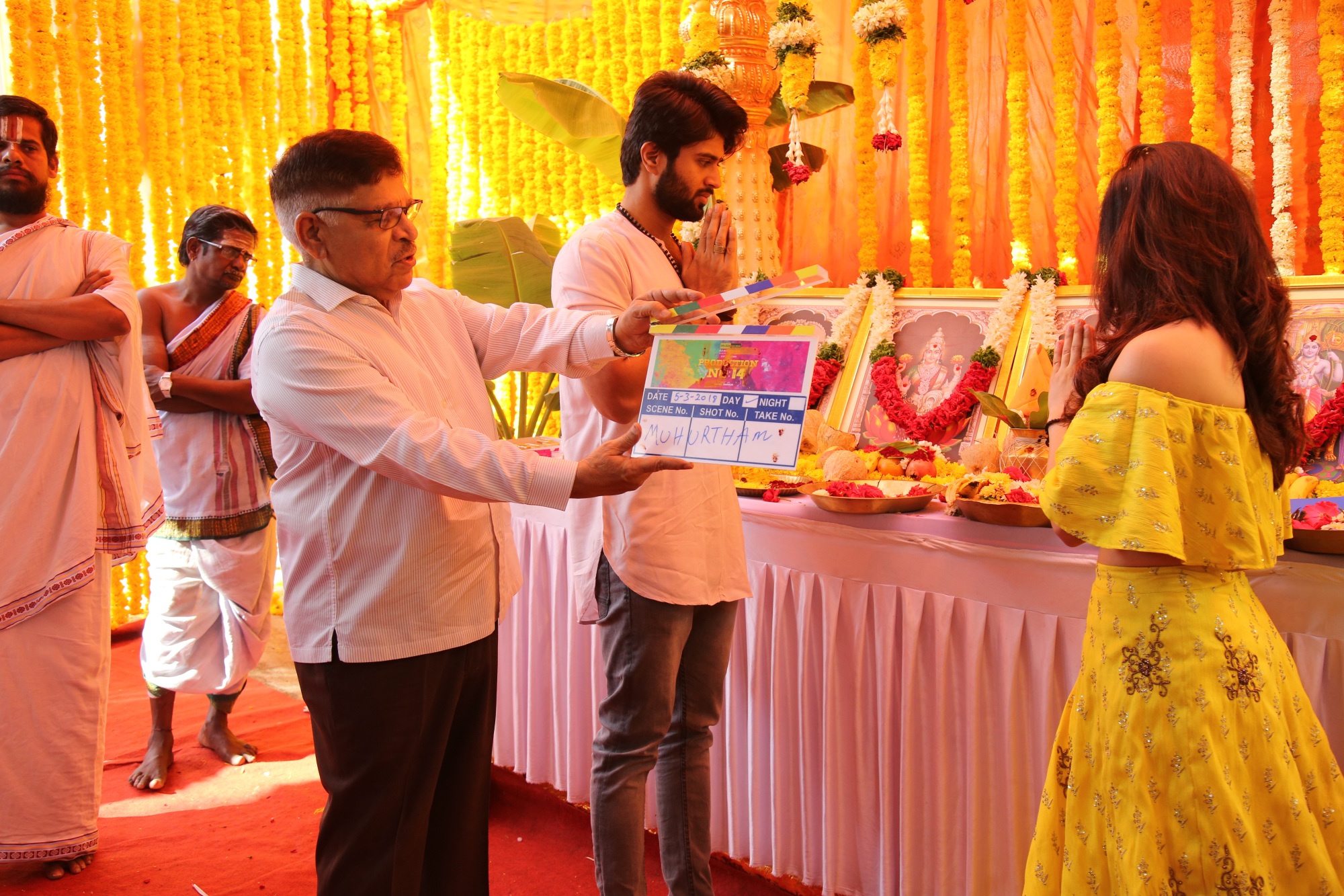 ’அர்ஜூன் ரெட்டி’ விஜய் தேவரகொண்டா நடிக்கும் புதிய தமிழ்ப்படத்தின் பூஜை..! ’அர்ஜூன் ரெட்டி’ விஜய் தேவரகொண்டா நடிக்கும் புதிய தமிழ்ப்படத்தின் பூஜை..!