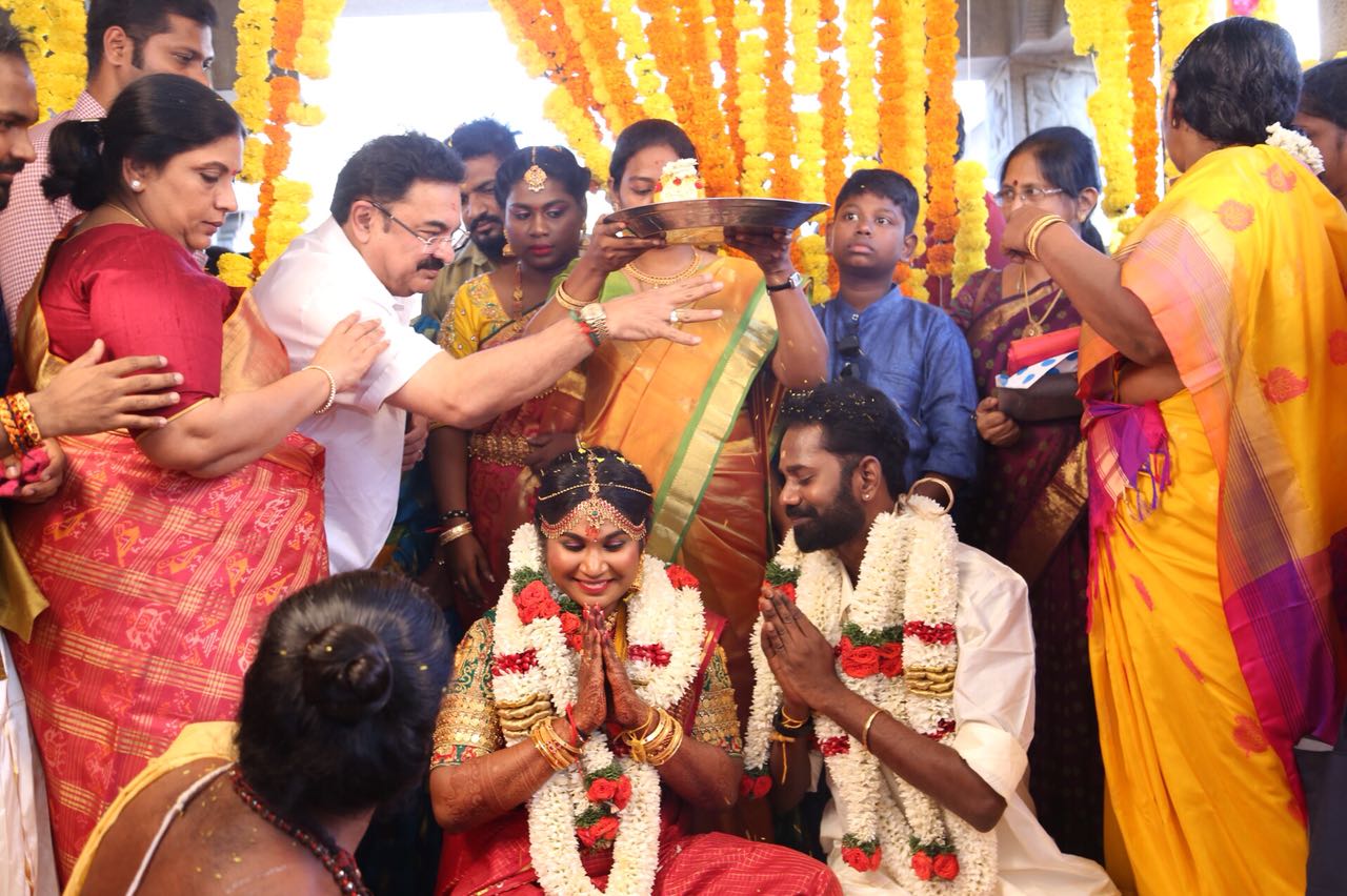 நடிகர் ரமேஷ் திலக் - ஆர்.ஜே.நவலட்சுமி திருமண ஆல்பம்..! நடிகர் ரமேஷ் திலக் - ஆர்.ஜே.நவலட்சுமி திருமண ஆல்பம்..!