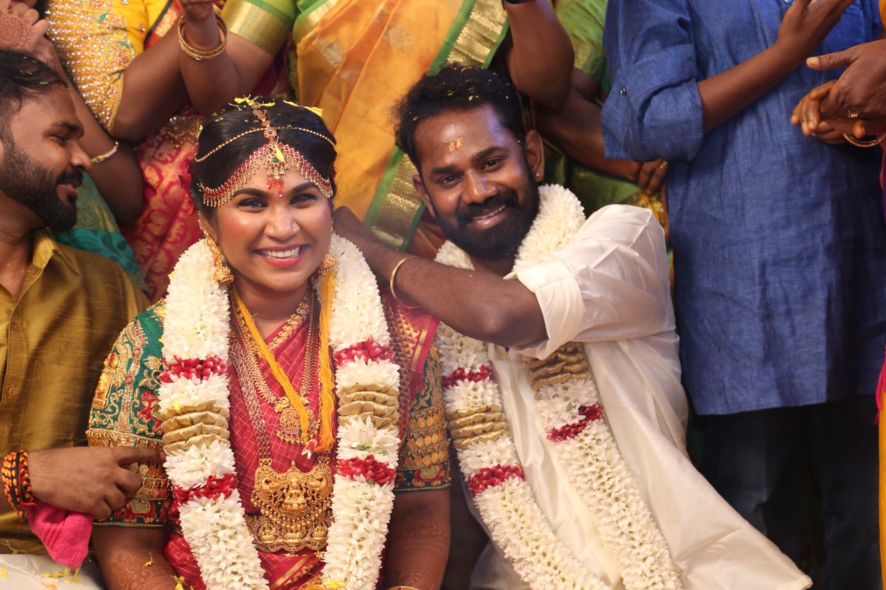 நடிகர் ரமேஷ் திலக் - ஆர்.ஜே.நவலட்சுமி திருமண ஆல்பம்..! நடிகர் ரமேஷ் திலக் - ஆர்.ஜே.நவலட்சுமி திருமண ஆல்பம்..!