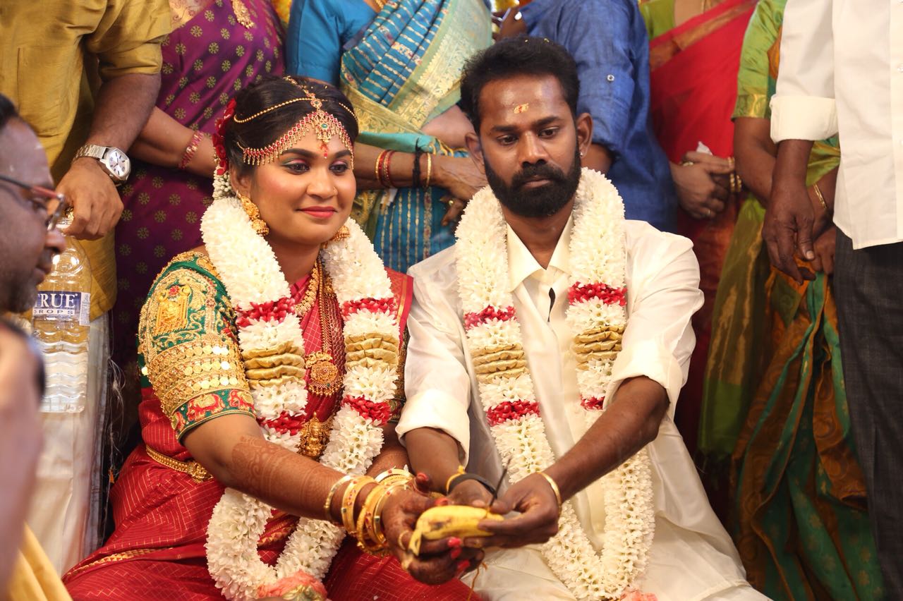 நடிகர் ரமேஷ் திலக் - ஆர்.ஜே.நவலட்சுமி திருமண ஆல்பம்..! நடிகர் ரமேஷ் திலக் - ஆர்.ஜே.நவலட்சுமி திருமண ஆல்பம்..!