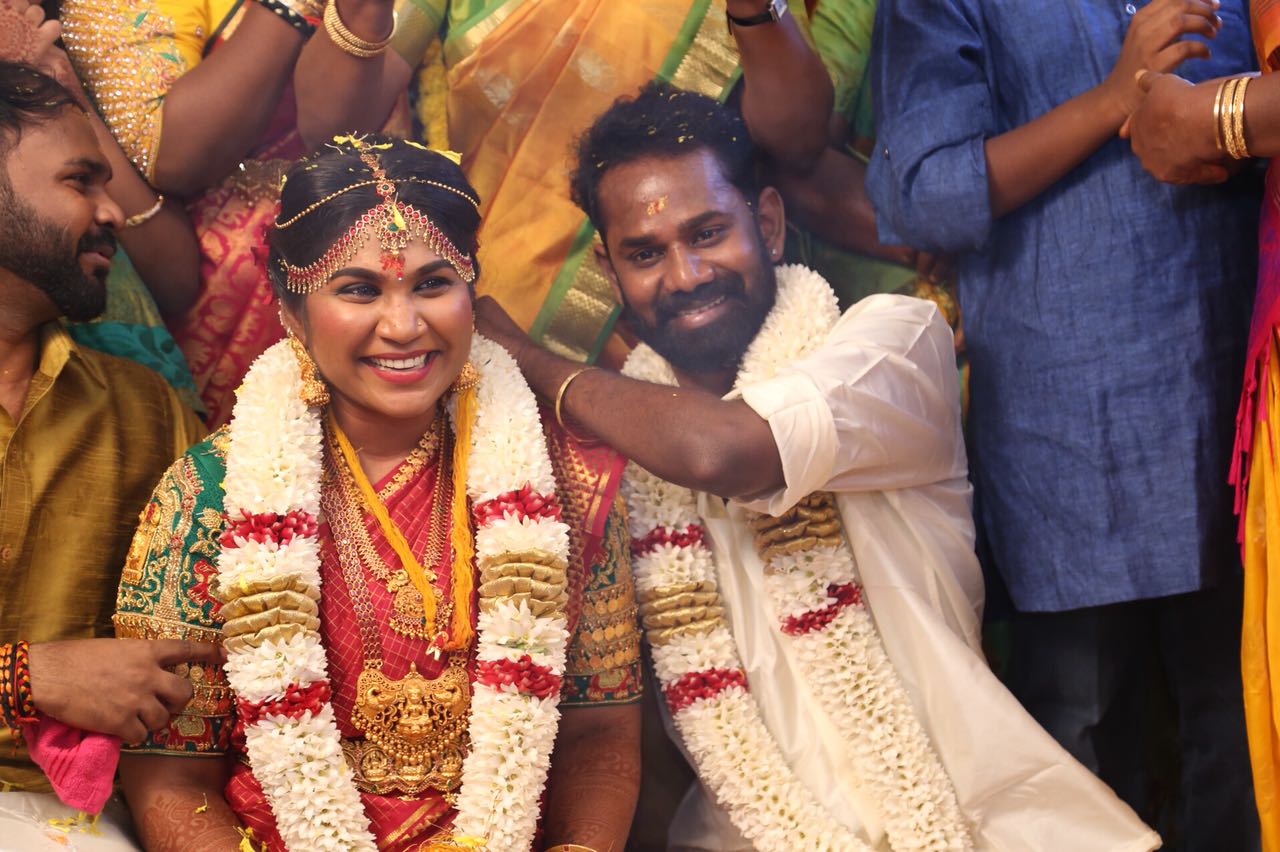 நடிகர் ரமேஷ் திலக் - ஆர்.ஜே.நவலட்சுமி திருமண ஆல்பம்..! நடிகர் ரமேஷ் திலக் - ஆர்.ஜே.நவலட்சுமி திருமண ஆல்பம்..!