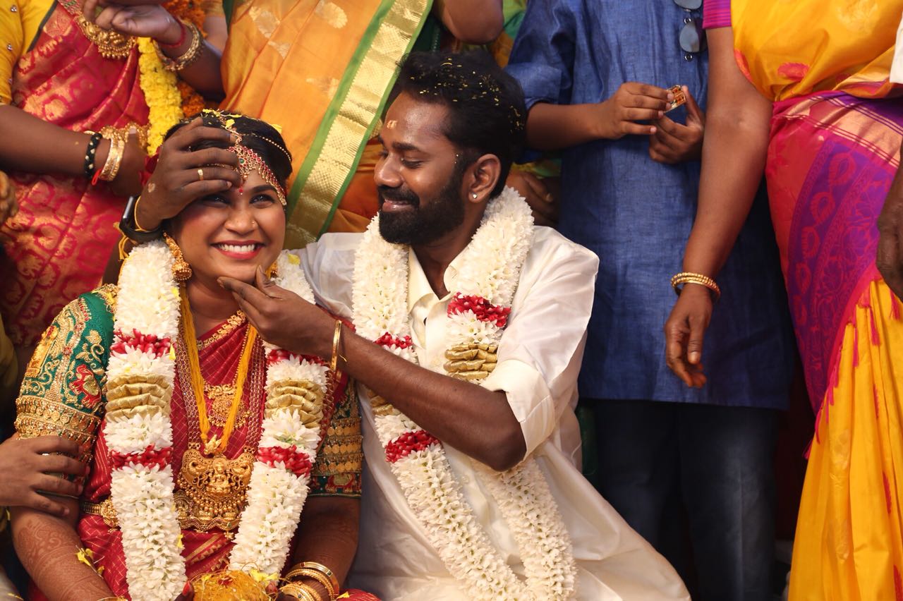 நடிகர் ரமேஷ் திலக் - ஆர்.ஜே.நவலட்சுமி திருமண ஆல்பம்..! நடிகர் ரமேஷ் திலக் - ஆர்.ஜே.நவலட்சுமி திருமண ஆல்பம்..!