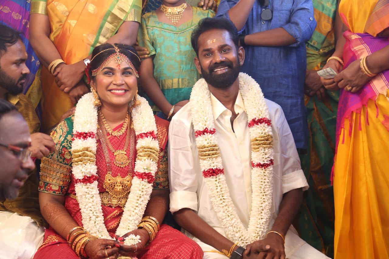 நடிகர் ரமேஷ் திலக் - ஆர்.ஜே.நவலட்சுமி திருமண ஆல்பம்..! நடிகர் ரமேஷ் திலக் - ஆர்.ஜே.நவலட்சுமி திருமண ஆல்பம்..!