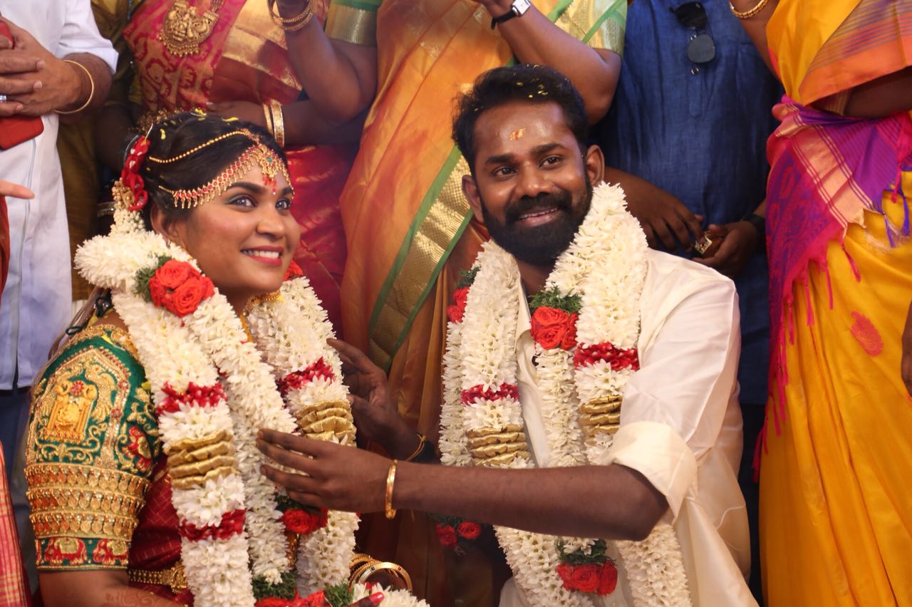 நடிகர் ரமேஷ் திலக் - ஆர்.ஜே.நவலட்சுமி திருமண ஆல்பம்..! நடிகர் ரமேஷ் திலக் - ஆர்.ஜே.நவலட்சுமி திருமண ஆல்பம்..!
