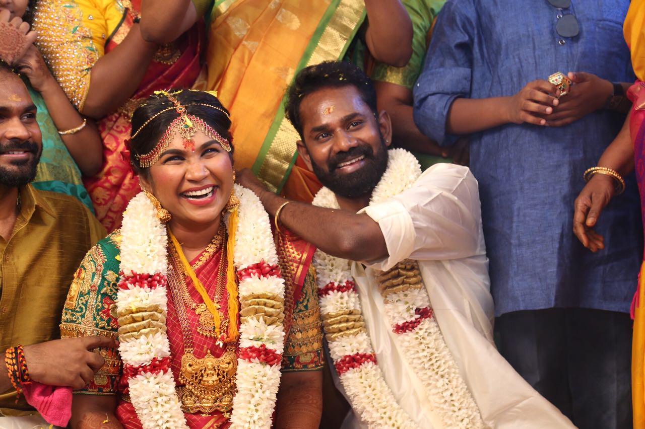 நடிகர் ரமேஷ் திலக் - ஆர்.ஜே.நவலட்சுமி திருமண ஆல்பம்..! நடிகர் ரமேஷ் திலக் - ஆர்.ஜே.நவலட்சுமி திருமண ஆல்பம்..!