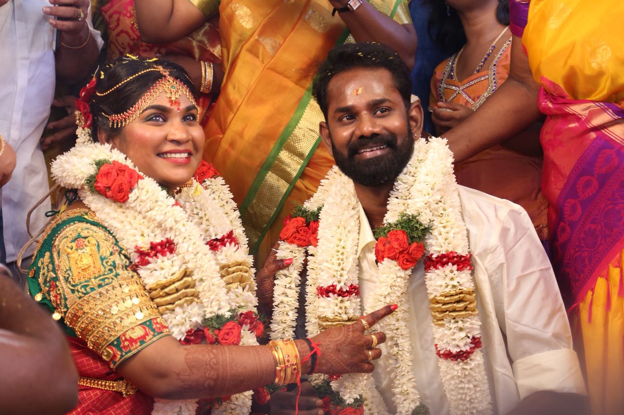 நடிகர் ரமேஷ் திலக் - ஆர்.ஜே.நவலட்சுமி திருமண ஆல்பம்..! நடிகர் ரமேஷ் திலக் - ஆர்.ஜே.நவலட்சுமி திருமண ஆல்பம்..!