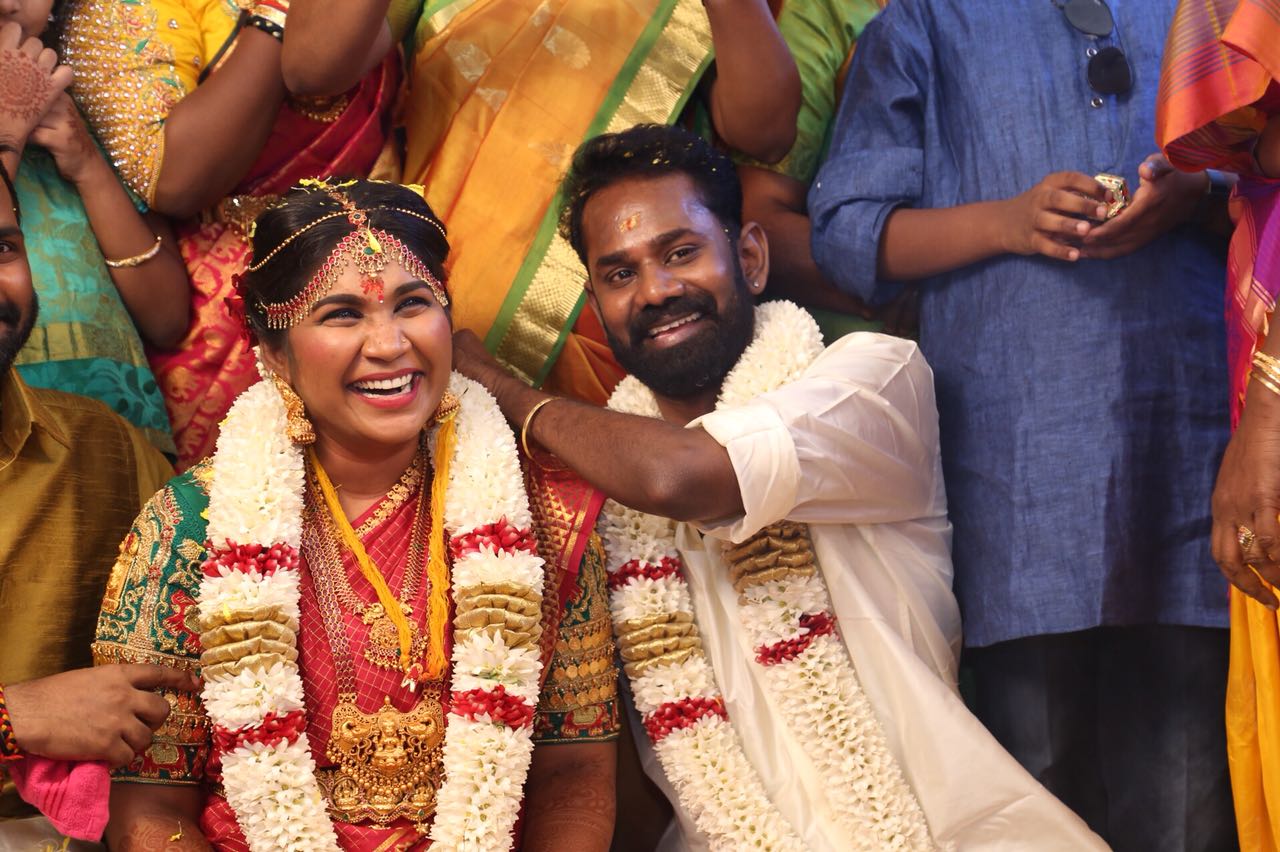 நடிகர் ரமேஷ் திலக் - ஆர்.ஜே.நவலட்சுமி திருமண ஆல்பம்..! நடிகர் ரமேஷ் திலக் - ஆர்.ஜே.நவலட்சுமி திருமண ஆல்பம்..!