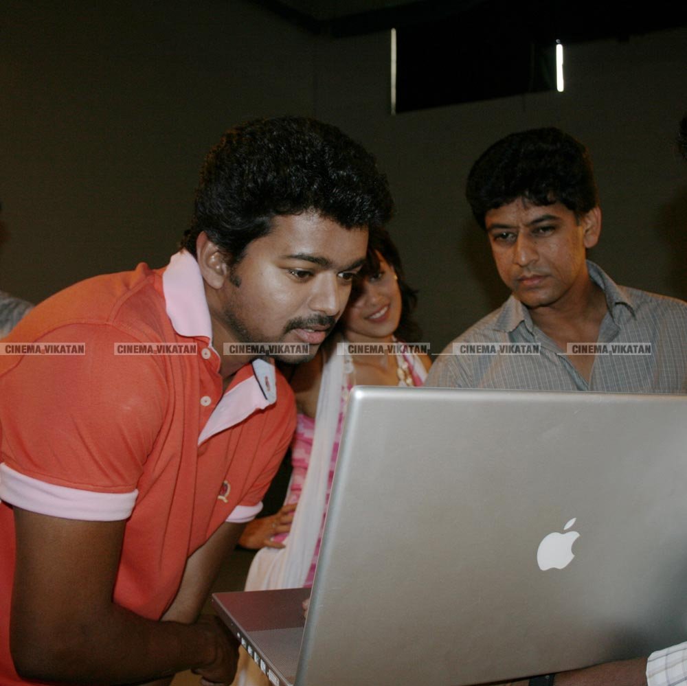 போட்டோ ஷூட் வித் விஜய் - ஜி.வெங்கட்ராமின் க்ளாசிக் க்ளிக்ஸ்..! போட்டோ ஷூட் வித் விஜய் - ஜி.வெங்கட்ராமின் க்ளாசிக் க்ளிக்ஸ்..!