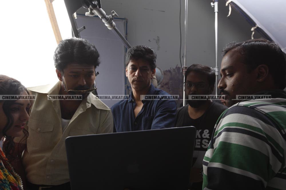 போட்டோ ஷூட் வித் விஜய் - ஜி.வெங்கட்ராமின் க்ளாசிக் க்ளிக்ஸ்..! போட்டோ ஷூட் வித் விஜய் - ஜி.வெங்கட்ராமின் க்ளாசிக் க்ளிக்ஸ்..!