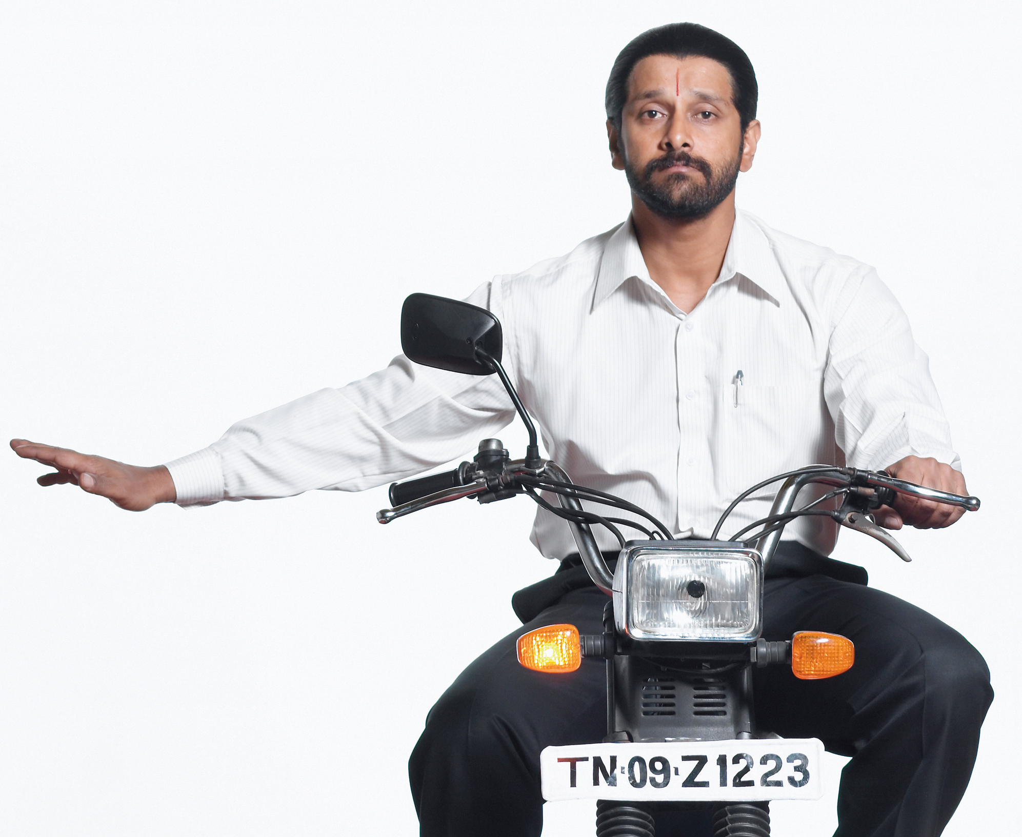 ’சேது’ முதல் ‘துருவ நட்சத்திரம்’ வரை..! - விக்ரமின் வித்தியாசமான கெட்டப்ஸ்! #HBDVikram ’சேது’ முதல் ‘துருவ நட்சத்திரம்’ வரை..! - விக்ரமின் வித்தியாசமான கெட்டப்ஸ்! #HBDVikram
