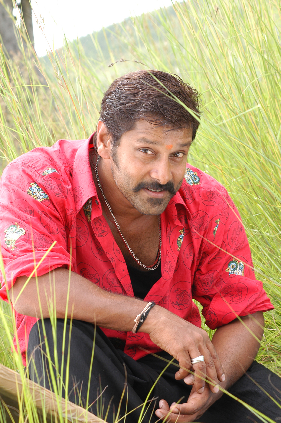 ’சேது’ முதல் ‘துருவ நட்சத்திரம்’ வரை..! - விக்ரமின் வித்தியாசமான கெட்டப்ஸ்! #HBDVikram ’சேது’ முதல் ‘துருவ நட்சத்திரம்’ வரை..! - விக்ரமின் வித்தியாசமான கெட்டப்ஸ்! #HBDVikram