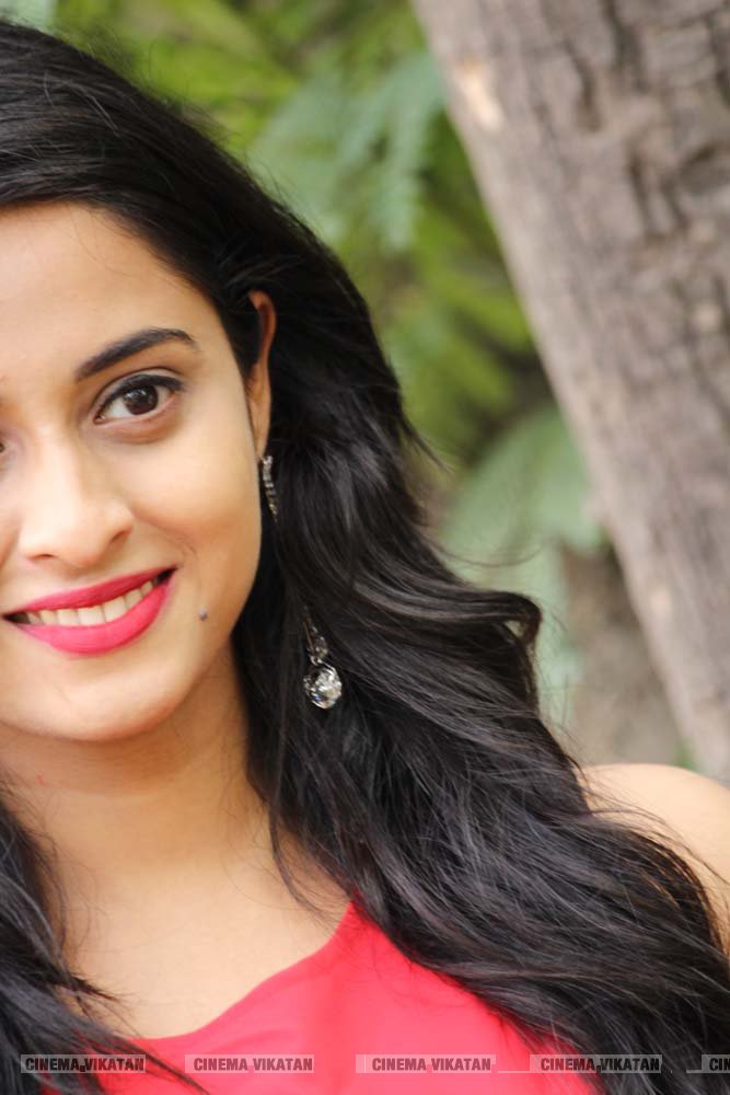'செம' ஹீரோயின் அர்த்தனா பினு லேட்டஸ்ட் ஸ்டில்ஸ்... படங்கள் - சி.ரவிக்குமார் 'செம' ஹீரோயின் அர்த்தனா பினு லேட்டஸ்ட் ஸ்டில்ஸ்... படங்கள் - சி.ரவிக்குமார்