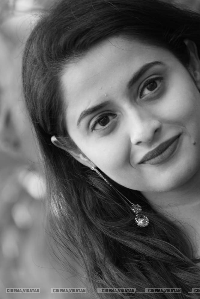 'செம' ஹீரோயின் அர்த்தனா பினு லேட்டஸ்ட் ஸ்டில்ஸ்... படங்கள் - சி.ரவிக்குமார் 'செம' ஹீரோயின் அர்த்தனா பினு லேட்டஸ்ட் ஸ்டில்ஸ்... படங்கள் - சி.ரவிக்குமார்