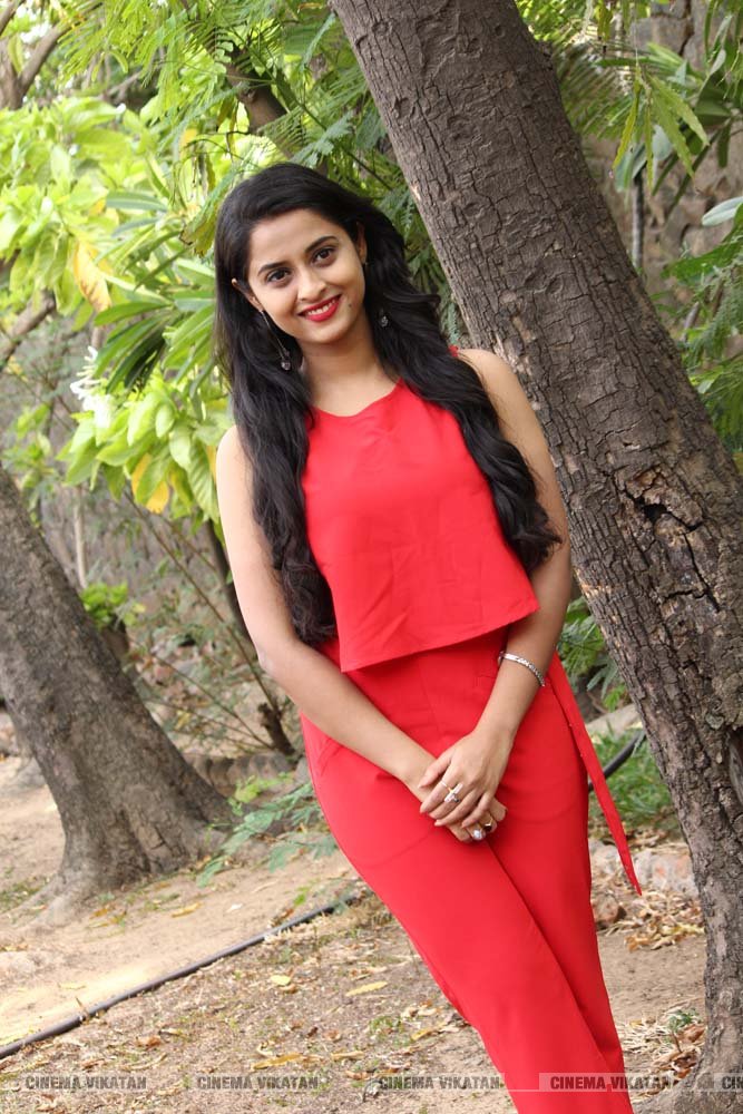 'செம' ஹீரோயின் அர்த்தனா பினு லேட்டஸ்ட் ஸ்டில்ஸ்... படங்கள் - சி.ரவிக்குமார் 'செம' ஹீரோயின் அர்த்தனா பினு லேட்டஸ்ட் ஸ்டில்ஸ்... படங்கள் - சி.ரவிக்குமார்