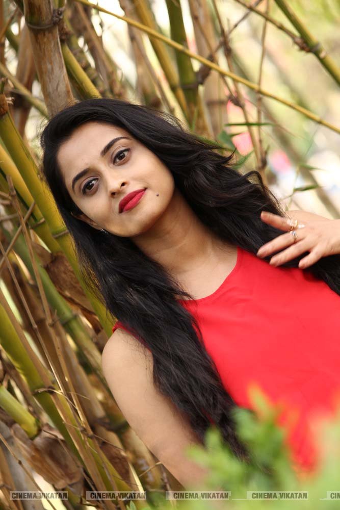 'செம' ஹீரோயின் அர்த்தனா பினு லேட்டஸ்ட் ஸ்டில்ஸ்... படங்கள் - சி.ரவிக்குமார் 'செம' ஹீரோயின் அர்த்தனா பினு லேட்டஸ்ட் ஸ்டில்ஸ்... படங்கள் - சி.ரவிக்குமார்