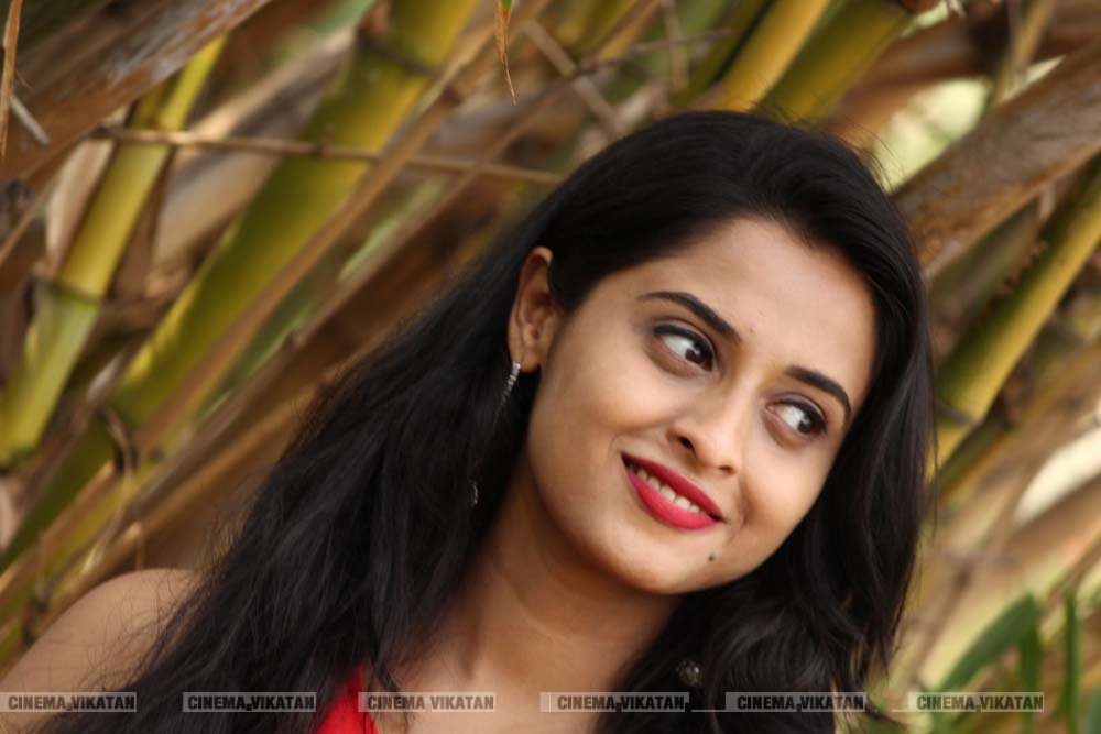 'செம' ஹீரோயின் அர்த்தனா பினு லேட்டஸ்ட் ஸ்டில்ஸ்... படங்கள் - சி.ரவிக்குமார் 'செம' ஹீரோயின் அர்த்தனா பினு லேட்டஸ்ட் ஸ்டில்ஸ்... படங்கள் - சி.ரவிக்குமார்