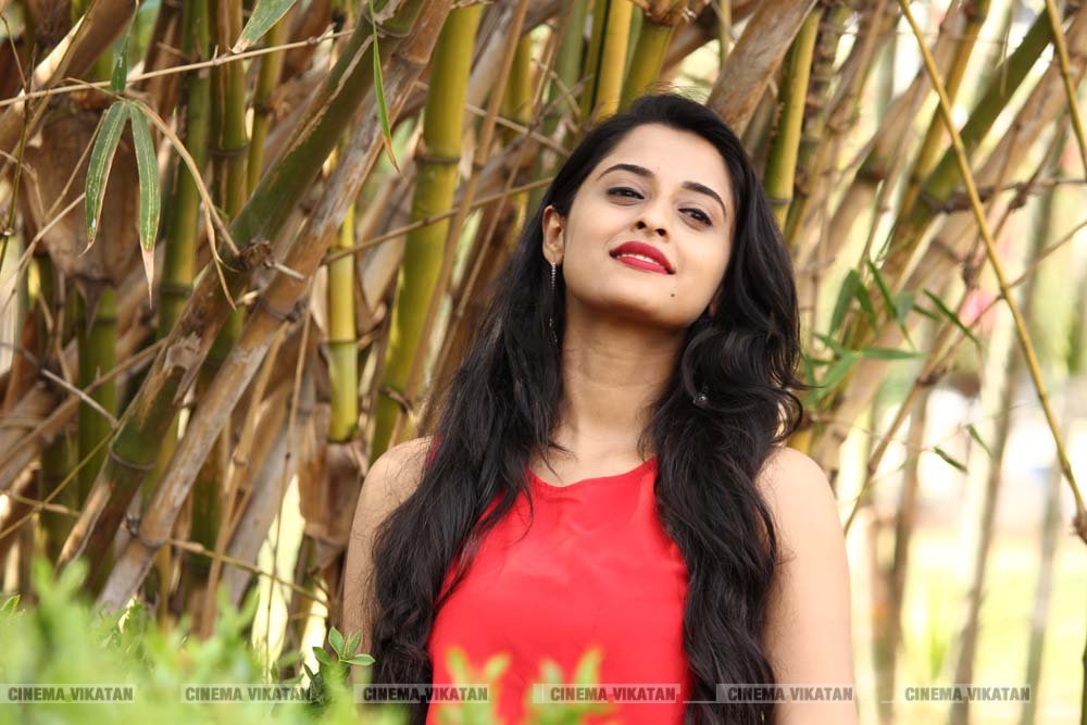 'செம' ஹீரோயின் அர்த்தனா பினு லேட்டஸ்ட் ஸ்டில்ஸ்... படங்கள் - சி.ரவிக்குமார் 'செம' ஹீரோயின் அர்த்தனா பினு லேட்டஸ்ட் ஸ்டில்ஸ்... படங்கள் - சி.ரவிக்குமார்