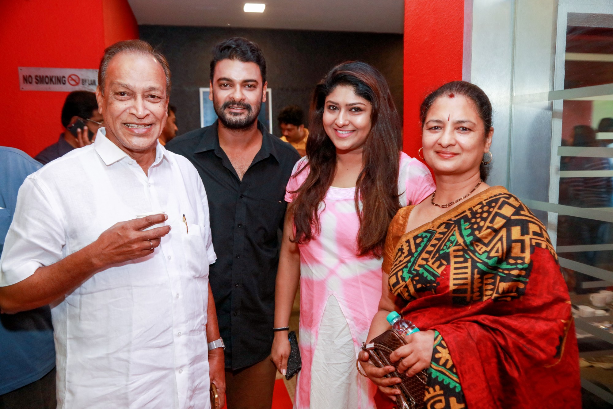 கீர்த்தி சுரேஷ் நடித்திருக்கும் ‘நடிகையர் திலகம்’ படத்தின் ப்ரீமியர் ஷோ ஆல்பம்..! கீர்த்தி சுரேஷ் நடித்திருக்கும் ‘நடிகையர் திலகம்’ படத்தின் ப்ரீமியர் ஷோ ஆல்பம்..!