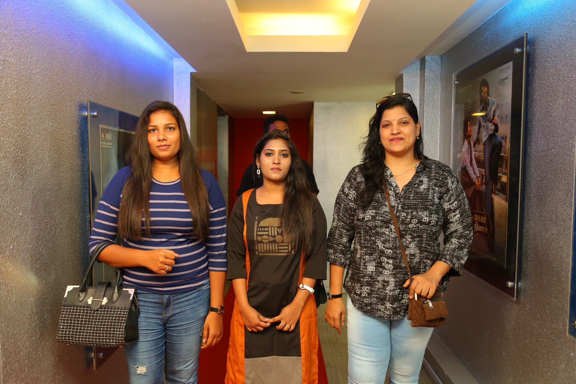 கீர்த்தி சுரேஷ் நடித்திருக்கும் ‘நடிகையர் திலகம்’ படத்தின் ப்ரீமியர் ஷோ ஆல்பம்..! கீர்த்தி சுரேஷ் நடித்திருக்கும் ‘நடிகையர் திலகம்’ படத்தின் ப்ரீமியர் ஷோ ஆல்பம்..!