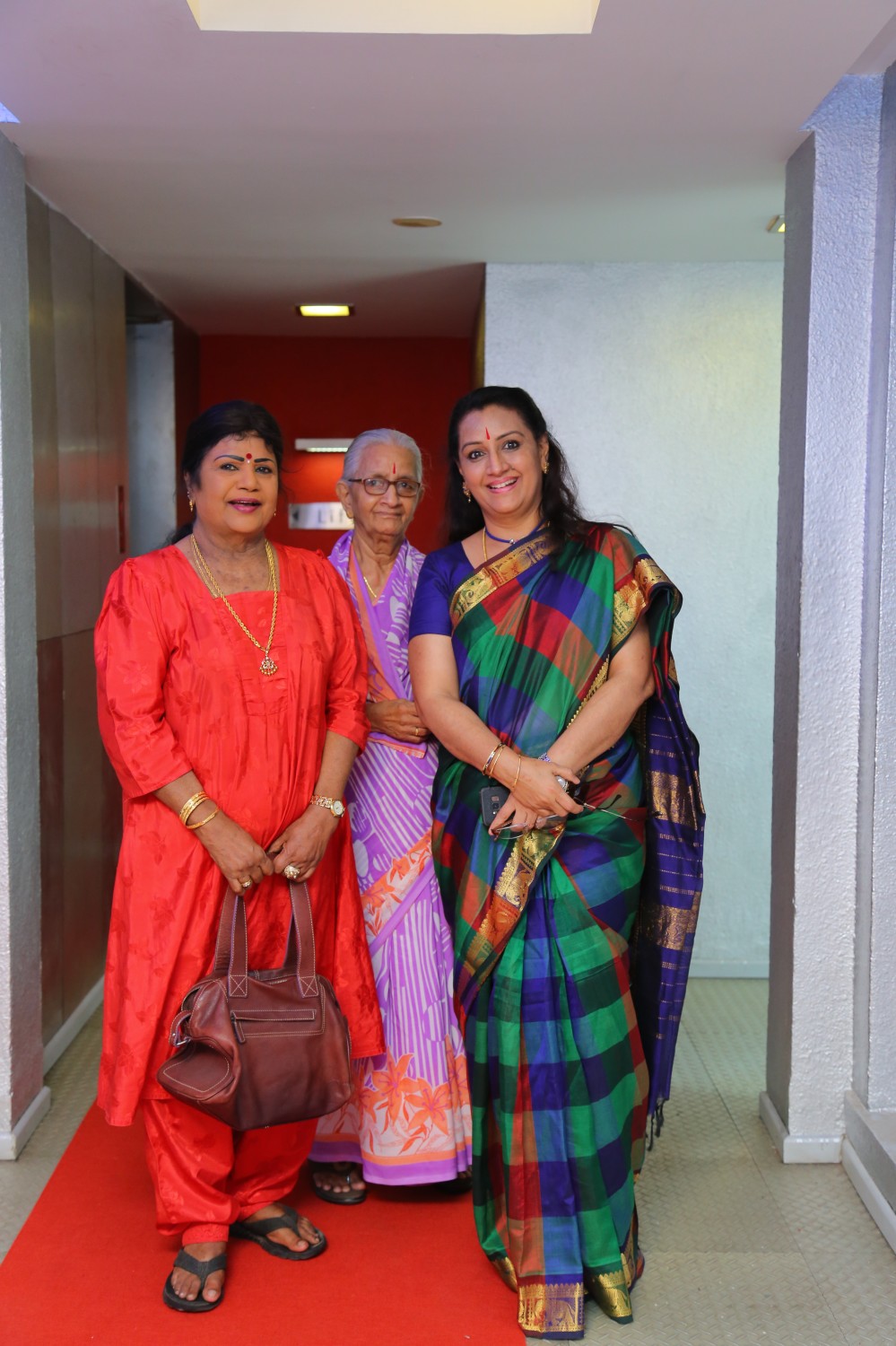 கீர்த்தி சுரேஷ் நடித்திருக்கும் ‘நடிகையர் திலகம்’ படத்தின் ப்ரீமியர் ஷோ ஆல்பம்..! கீர்த்தி சுரேஷ் நடித்திருக்கும் ‘நடிகையர் திலகம்’ படத்தின் ப்ரீமியர் ஷோ ஆல்பம்..!