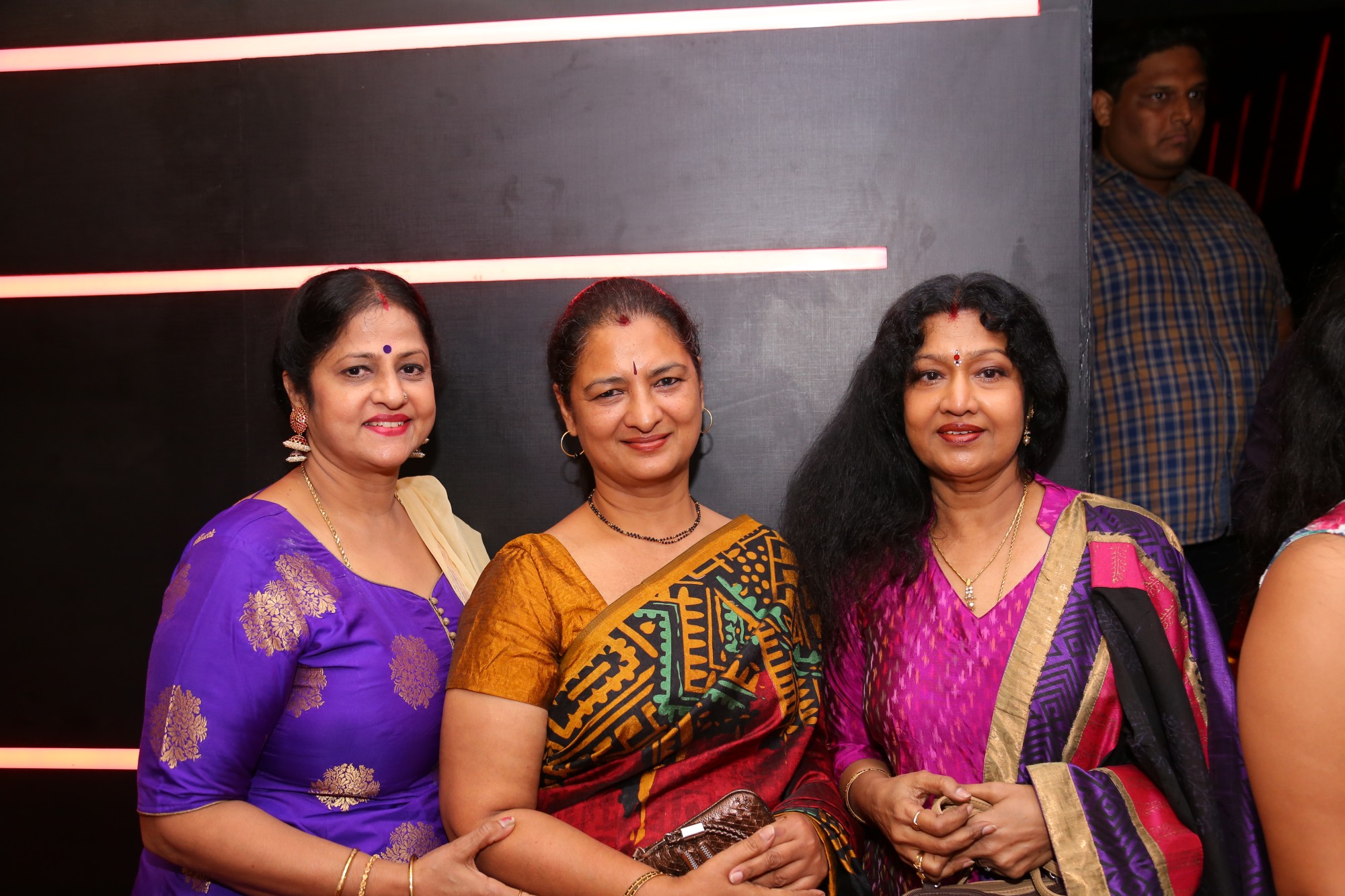 கீர்த்தி சுரேஷ் நடித்திருக்கும் ‘நடிகையர் திலகம்’ படத்தின் ப்ரீமியர் ஷோ ஆல்பம்..! கீர்த்தி சுரேஷ் நடித்திருக்கும் ‘நடிகையர் திலகம்’ படத்தின் ப்ரீமியர் ஷோ ஆல்பம்..!