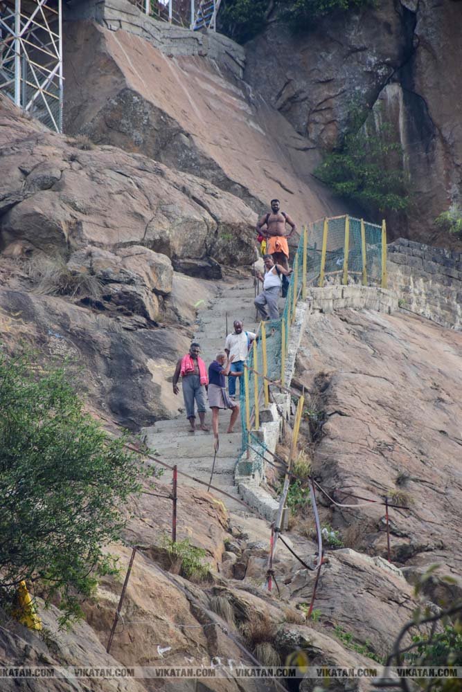 4500 அடி உயரம்; ஆகாயத்தில் ஓர் ஆலயம்! பர்வதமலை என்னும் அதிசயம்; மலைப்பாதையில் ஓர் திரில் பயணம்.. சிறப்பு படத்தொகுப்பு !! படங்கள் : சி.சுரேஷ்குமார் 4500 அடி உயரம்; ஆகாயத்தில் ஓர் ஆலயம்! பர்வதமலை என்னும் அதிசயம்; மலைப்பாதையில் ஓர் திரில் பயணம்.. சிறப்பு படத்தொகுப்பு !! படங்கள் : சி.சுரேஷ்குமார்