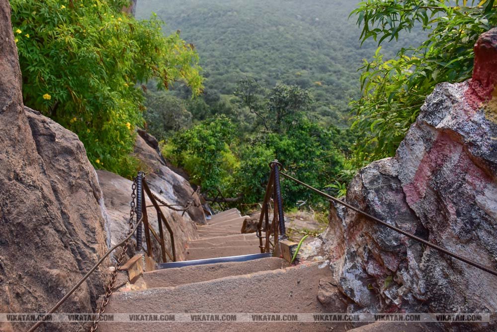4500 அடி உயரம்; ஆகாயத்தில் ஓர் ஆலயம்! பர்வதமலை என்னும் அதிசயம்; மலைப்பாதையில் ஓர் திரில் பயணம்.. சிறப்பு படத்தொகுப்பு !! படங்கள் : சி.சுரேஷ்குமார் 4500 அடி உயரம்; ஆகாயத்தில் ஓர் ஆலயம்! பர்வதமலை என்னும் அதிசயம்; மலைப்பாதையில் ஓர் திரில் பயணம்.. சிறப்பு படத்தொகுப்பு !! படங்கள் : சி.சுரேஷ்குமார்