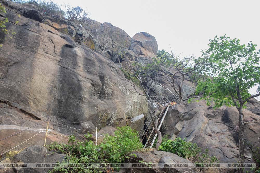 4500 அடி உயரம்; ஆகாயத்தில் ஓர் ஆலயம்! பர்வதமலை என்னும் அதிசயம்; மலைப்பாதையில் ஓர் திரில் பயணம்.. சிறப்பு படத்தொகுப்பு !! படங்கள் : சி.சுரேஷ்குமார் 4500 அடி உயரம்; ஆகாயத்தில் ஓர் ஆலயம்! பர்வதமலை என்னும் அதிசயம்; மலைப்பாதையில் ஓர் திரில் பயணம்.. சிறப்பு படத்தொகுப்பு !! படங்கள் : சி.சுரேஷ்குமார்