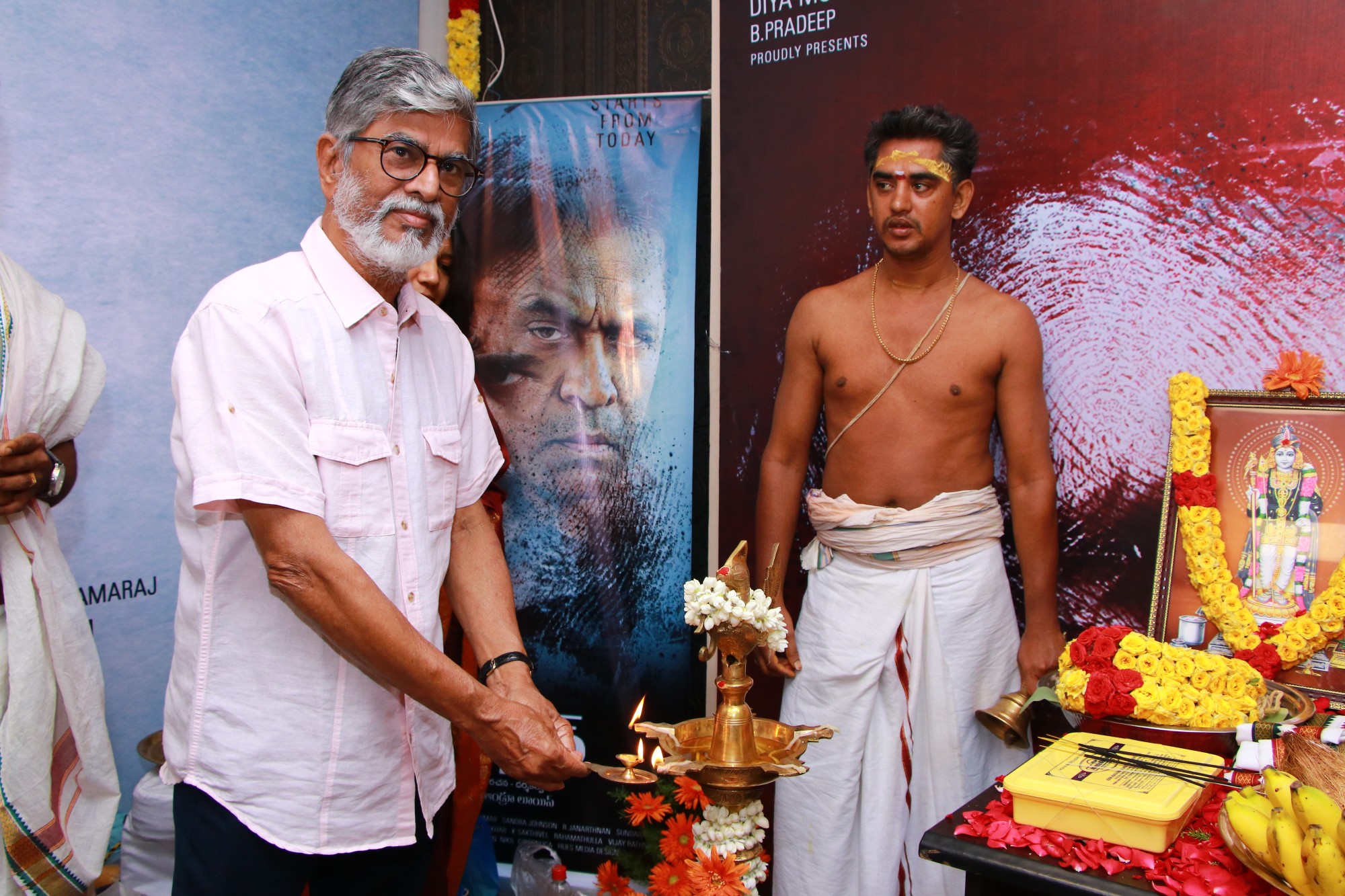 விஜய் ஆண்டனி, அர்ஜூன் நடிக்கும் ‘கொலைகாரன்’ பட பூஜை ஆல்பம்..! விஜய் ஆண்டனி, அர்ஜூன் நடிக்கும் ‘கொலைகாரன்’ பட பூஜை ஆல்பம்..!