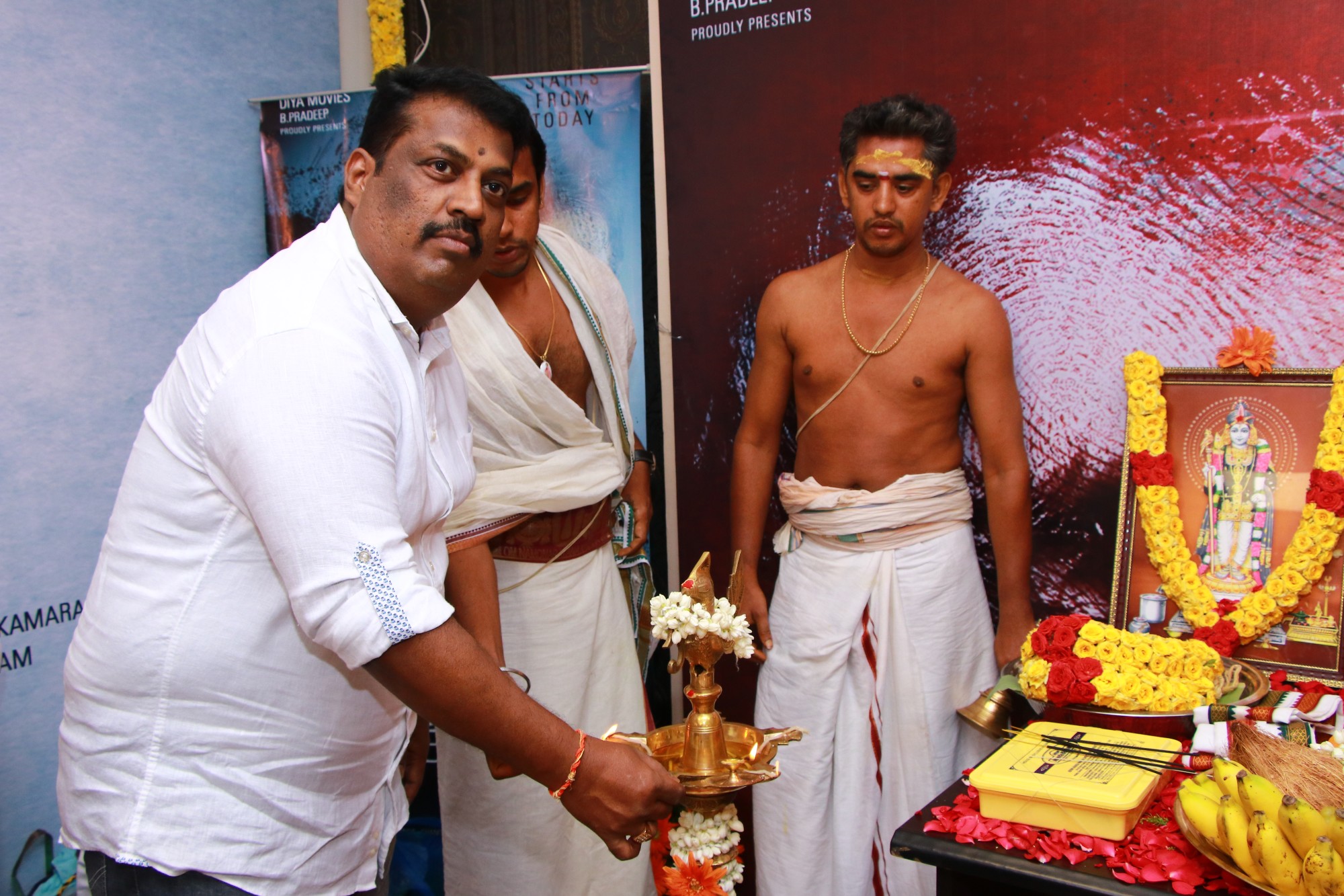 விஜய் ஆண்டனி, அர்ஜூன் நடிக்கும் ‘கொலைகாரன்’ பட பூஜை ஆல்பம்..! விஜய் ஆண்டனி, அர்ஜூன் நடிக்கும் ‘கொலைகாரன்’ பட பூஜை ஆல்பம்..!