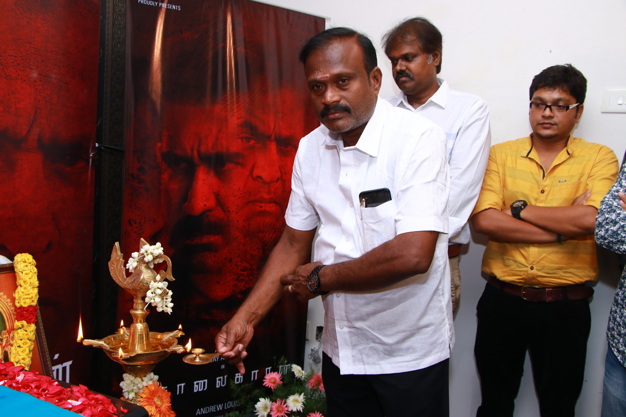 விஜய் ஆண்டனி, அர்ஜூன் நடிக்கும் ‘கொலைகாரன்’ பட பூஜை ஆல்பம்..! விஜய் ஆண்டனி, அர்ஜூன் நடிக்கும் ‘கொலைகாரன்’ பட பூஜை ஆல்பம்..!