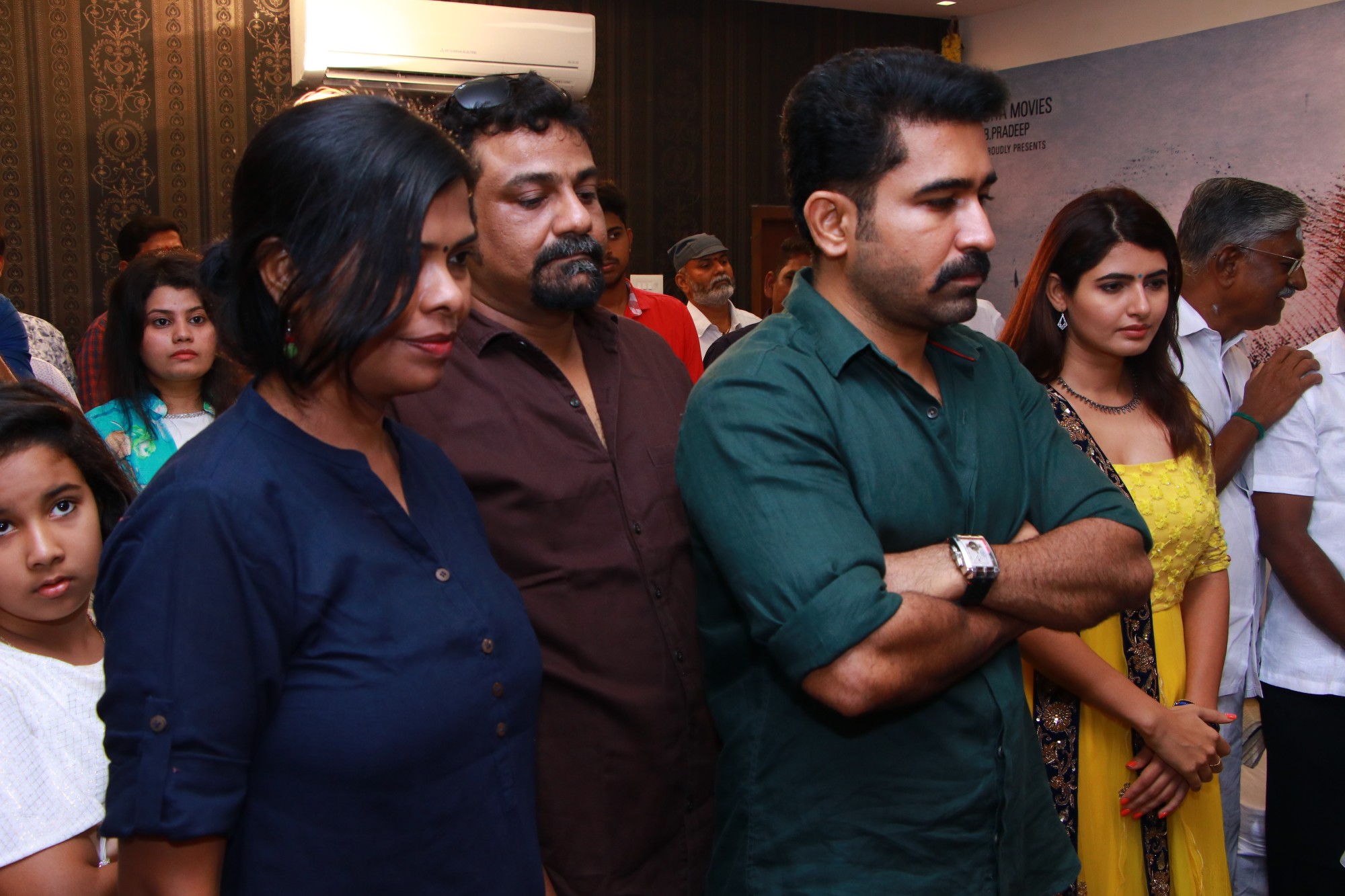விஜய் ஆண்டனி, அர்ஜூன் நடிக்கும் ‘கொலைகாரன்’ பட பூஜை ஆல்பம்..! விஜய் ஆண்டனி, அர்ஜூன் நடிக்கும் ‘கொலைகாரன்’ பட பூஜை ஆல்பம்..!