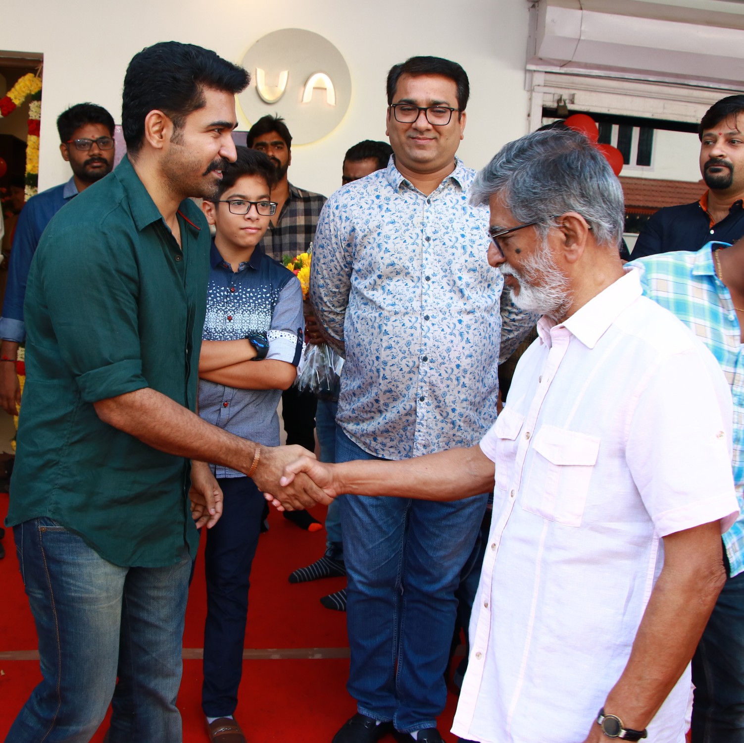 விஜய் ஆண்டனி, அர்ஜூன் நடிக்கும் ‘கொலைகாரன்’ பட பூஜை ஆல்பம்..! விஜய் ஆண்டனி, அர்ஜூன் நடிக்கும் ‘கொலைகாரன்’ பட பூஜை ஆல்பம்..!